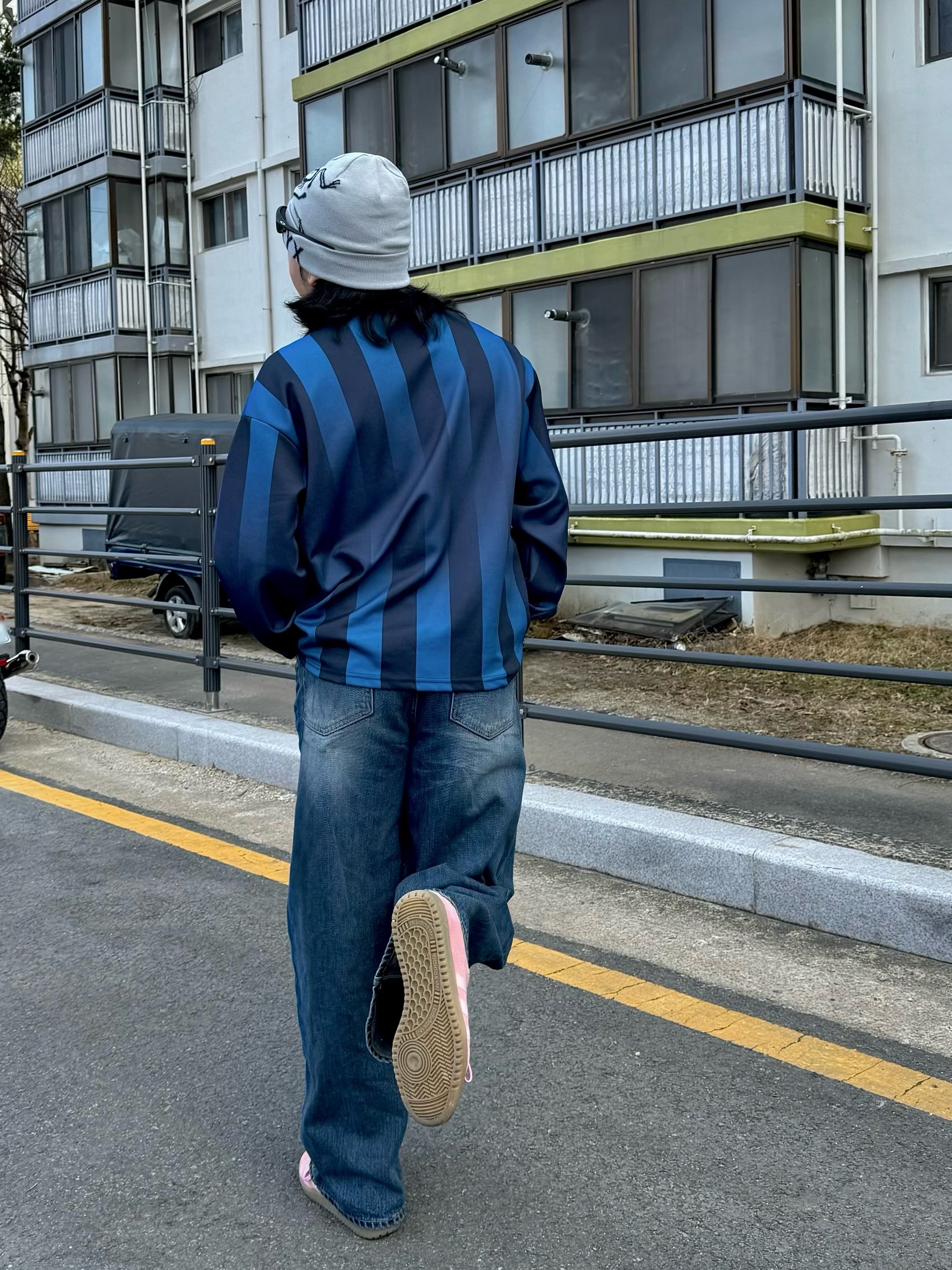 Arc'teryx Bird Word Toque Orca, Oakley Eye Jacket Redux Matte Black Frame Prizm Grey Lenses High Bridge Fit 착용 스타일 - 2