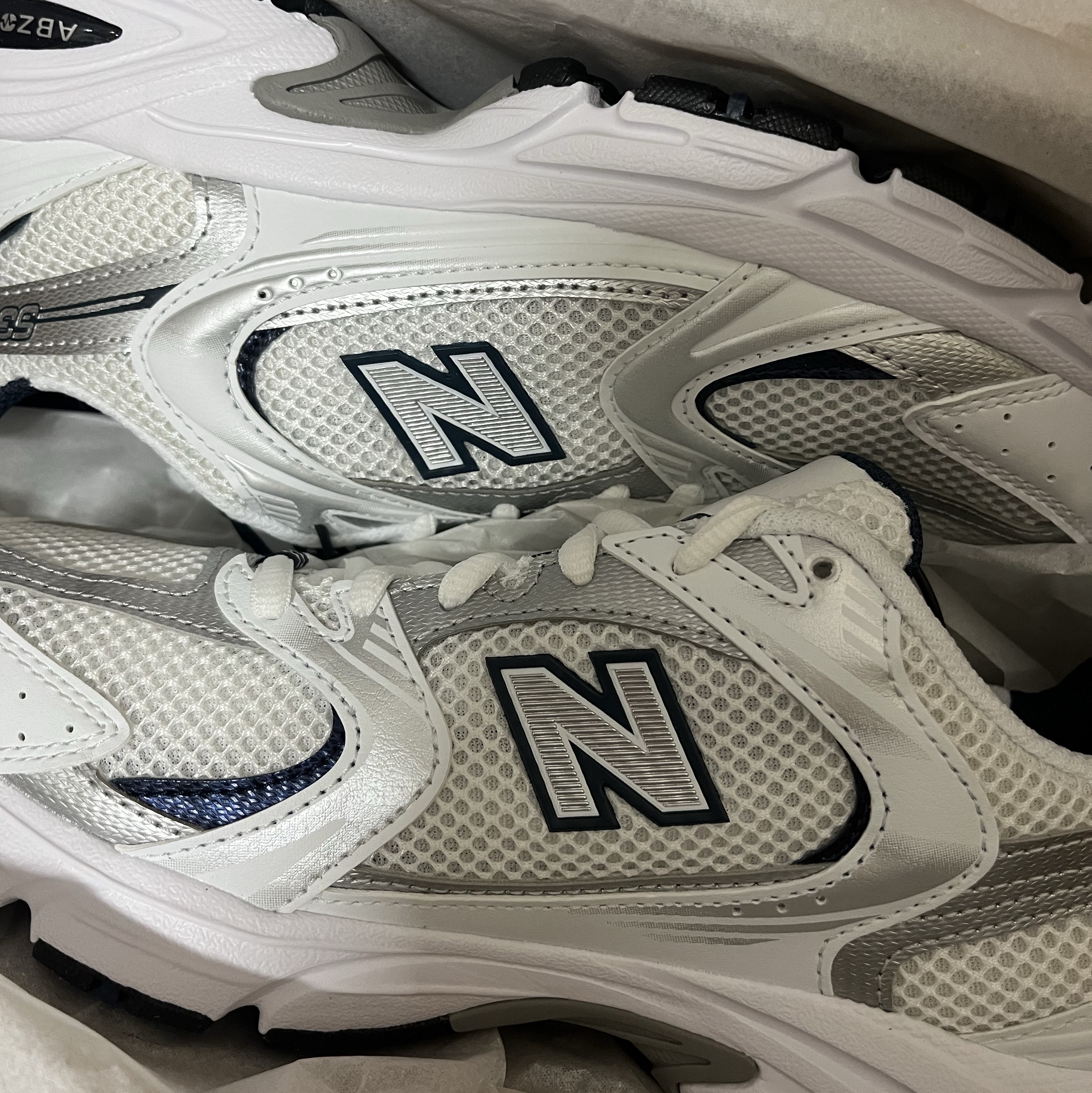 New Balance 530 White 착용 스타일