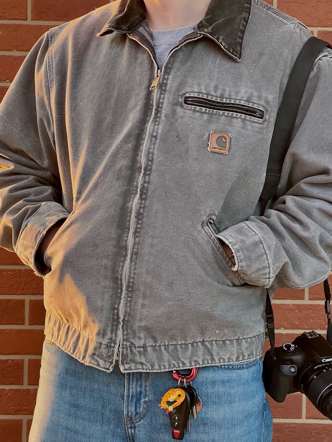 Carhartt WIP Organic Cotton Dearborn Canvas OG Detroit Jacket Ore Aged Canvas - Winter, Carhartt WIP Organic Cotton Dearborn Canvas OG Detroit Jacket Smoke Green Aged Canvas - Winter 착용 스타일 - 4
