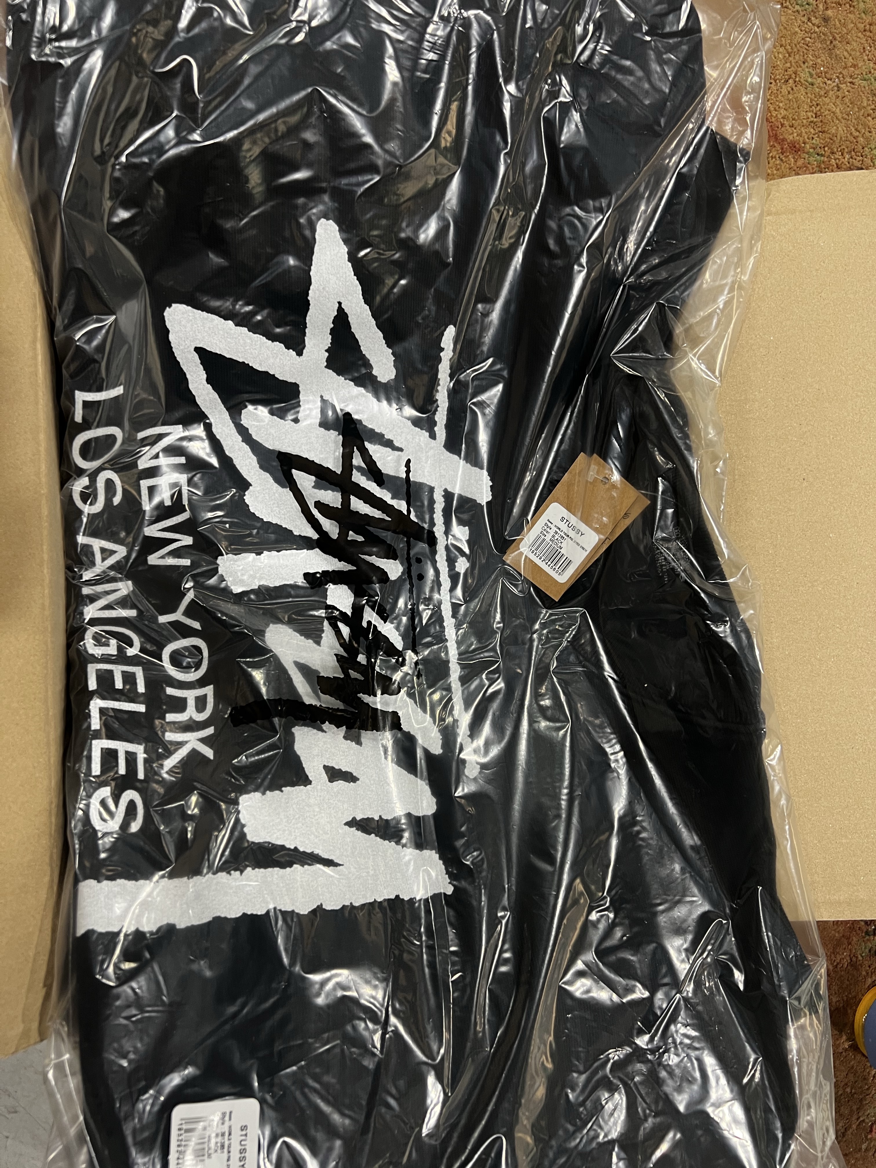 Stussy World Tour Crew Pigment Dyed Black 착용 스타일