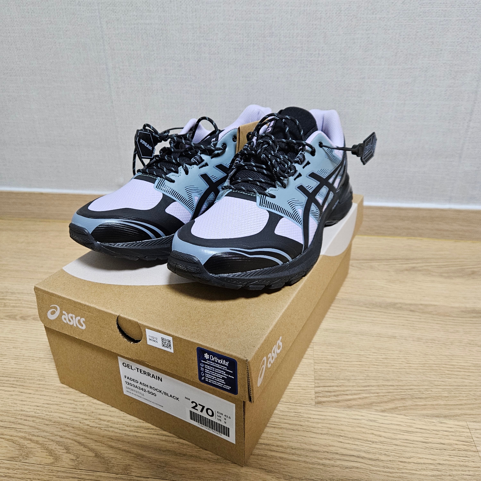 Asics Gel-Terrain Faded Ash Rock Black 착용 스타일