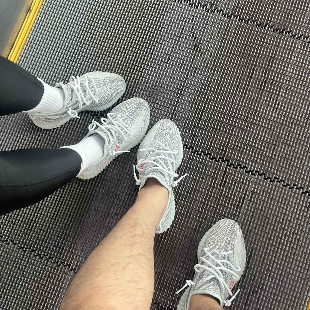 Adidas Yeezy Boost 350 V2 Blue Tint 2017 착용 스타일