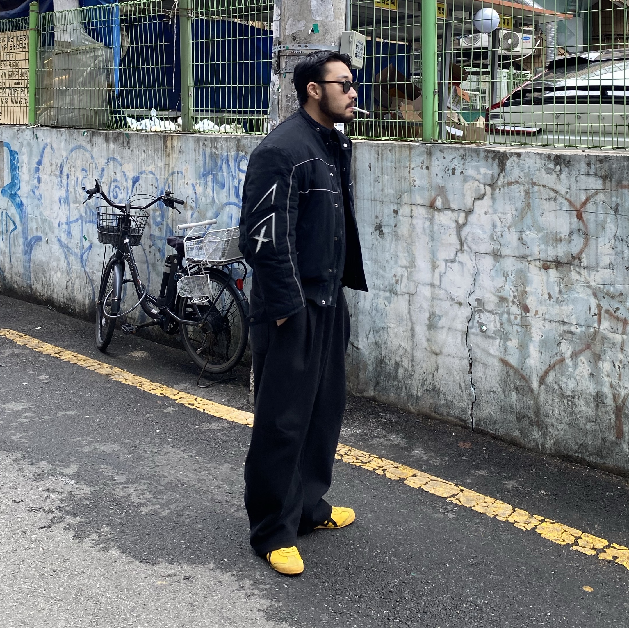 Onitsuka Tiger Mexico 66 Yellow Black 착용 스타일 - 2
