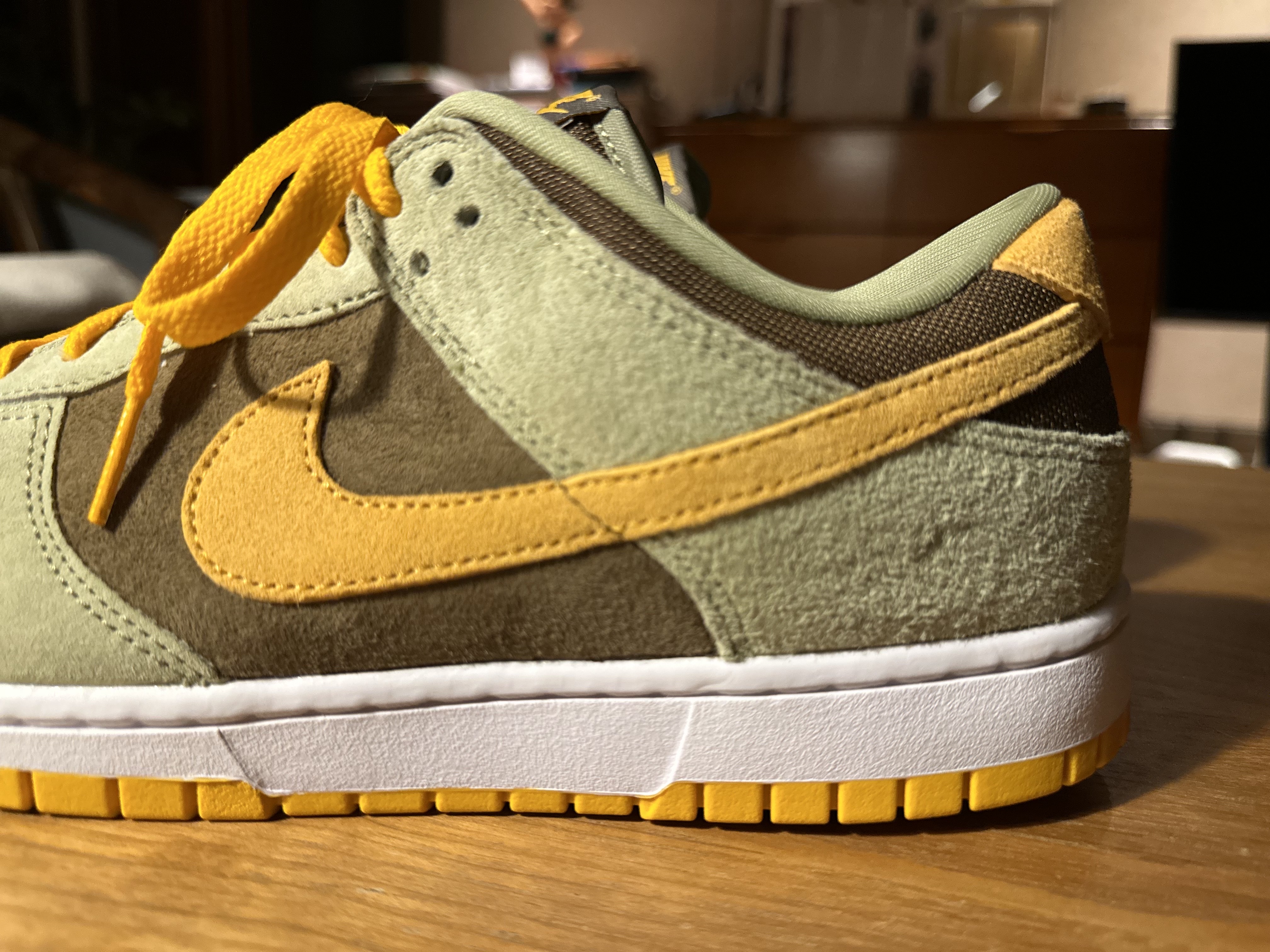 Nike Dunk Low SE Dusty Olive 착용 스타일 - 8