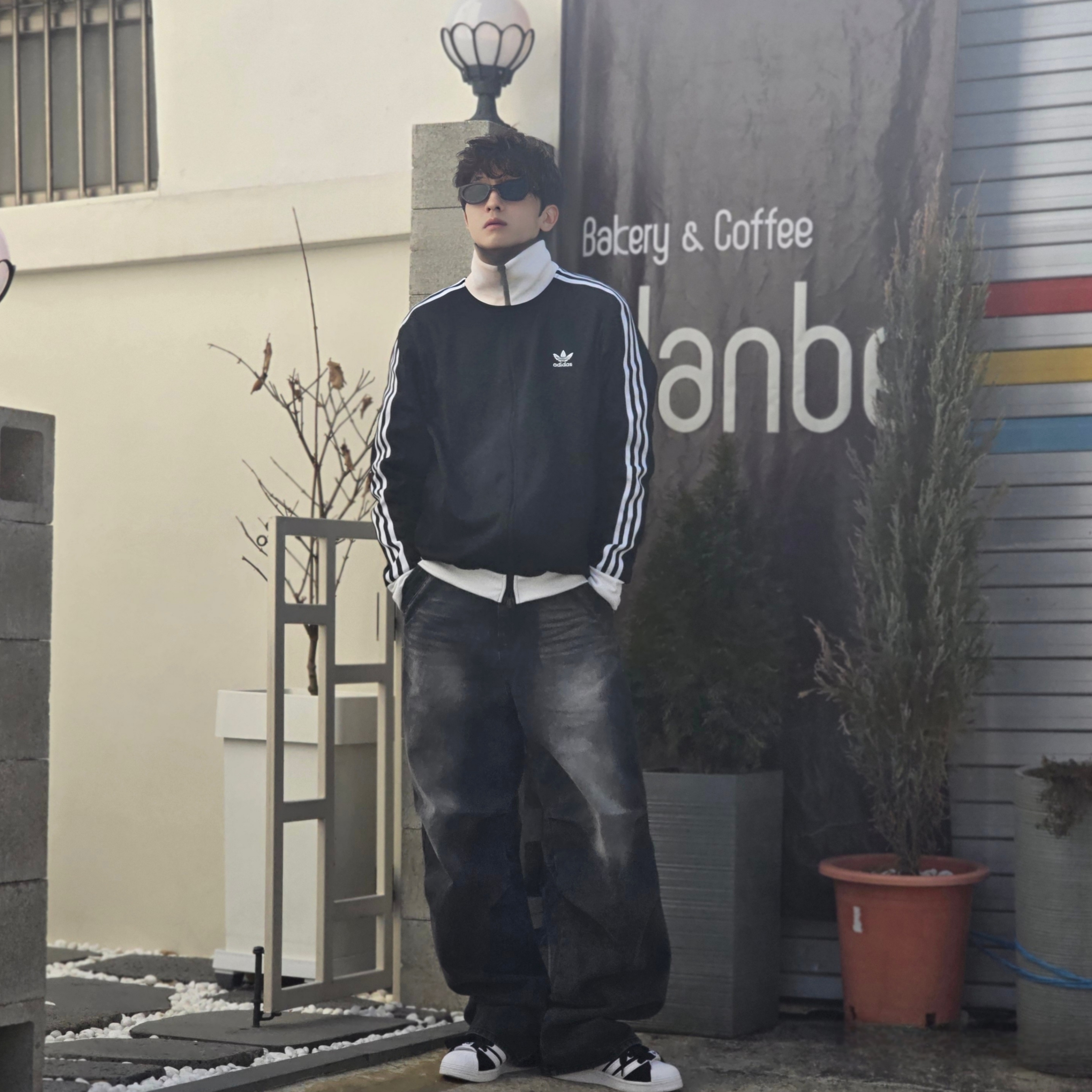 Adidas Superstar Supermodified Core Black Cloud White, Adidas Adicolor Classics Beckenbauer Track Jacket Black - KR Sizing 착용 스타일 - 6
