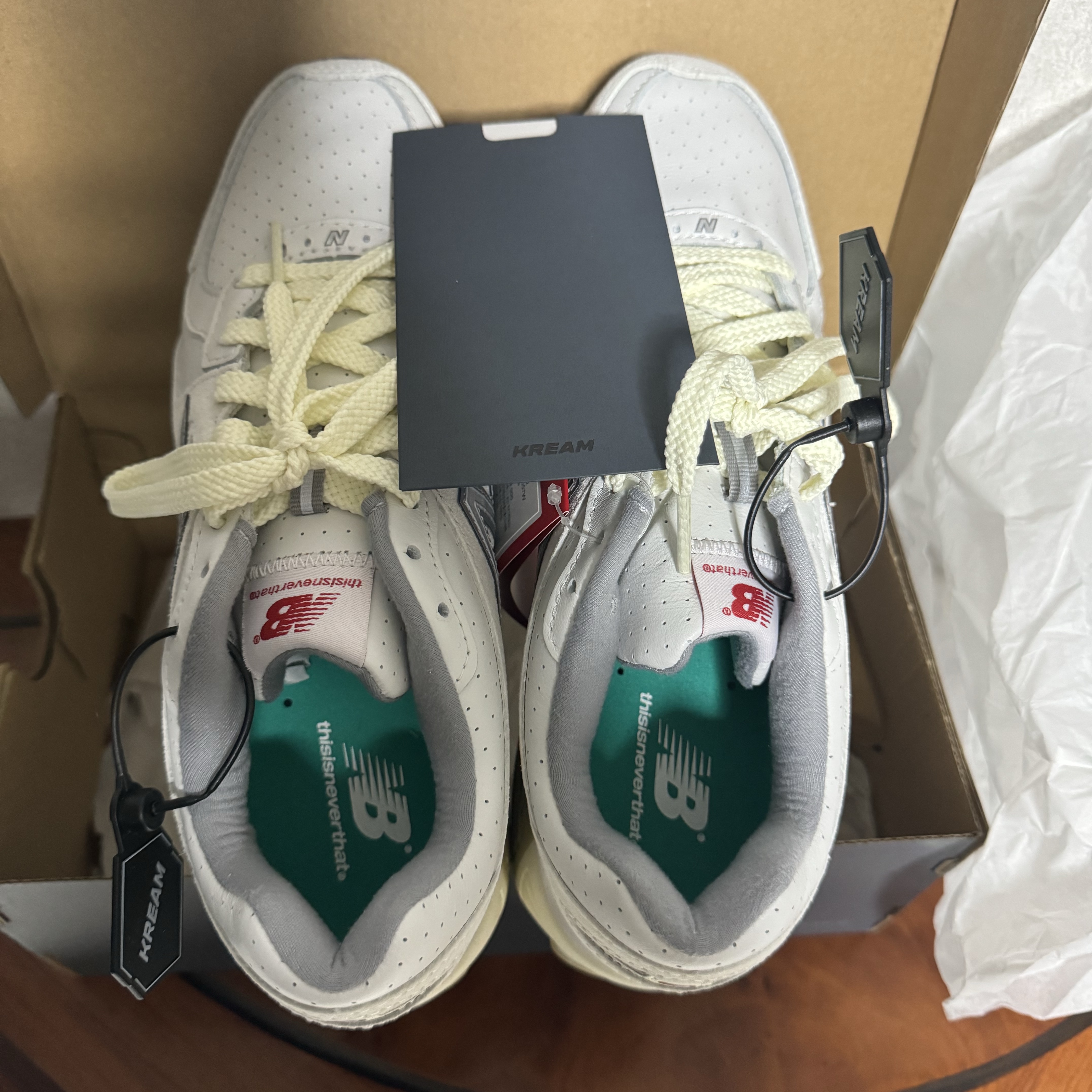 New Balance x thisisneverthat 860v2 White 착용 스타일 - 1