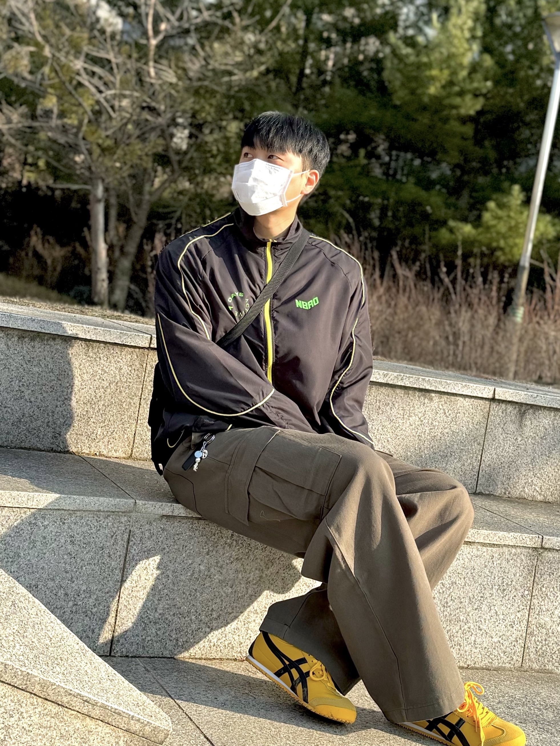 Onitsuka Tiger Mexico 66 Yellow Black 착용 스타일 - 1