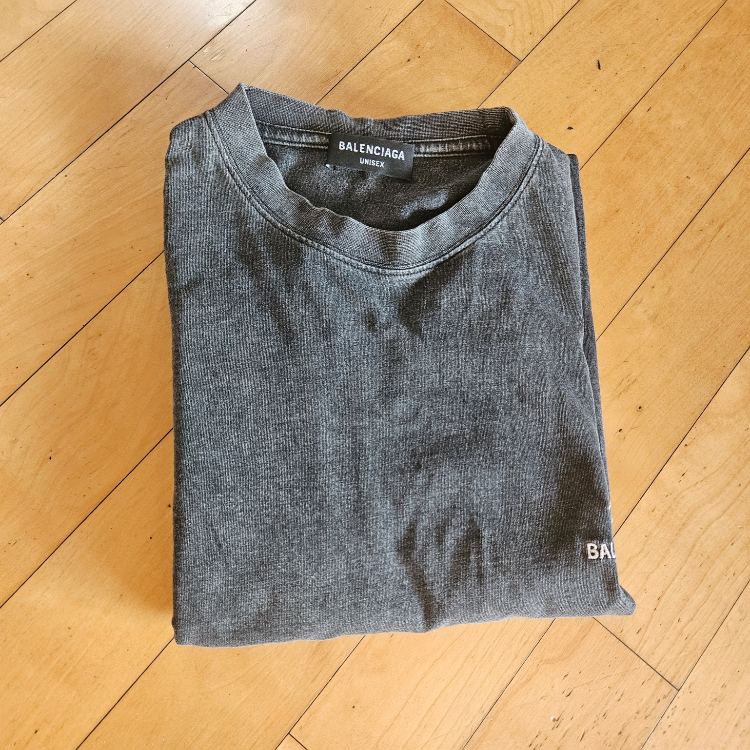 Balenciaga Sporty B Medium T-Shirt Black 착용 스타일