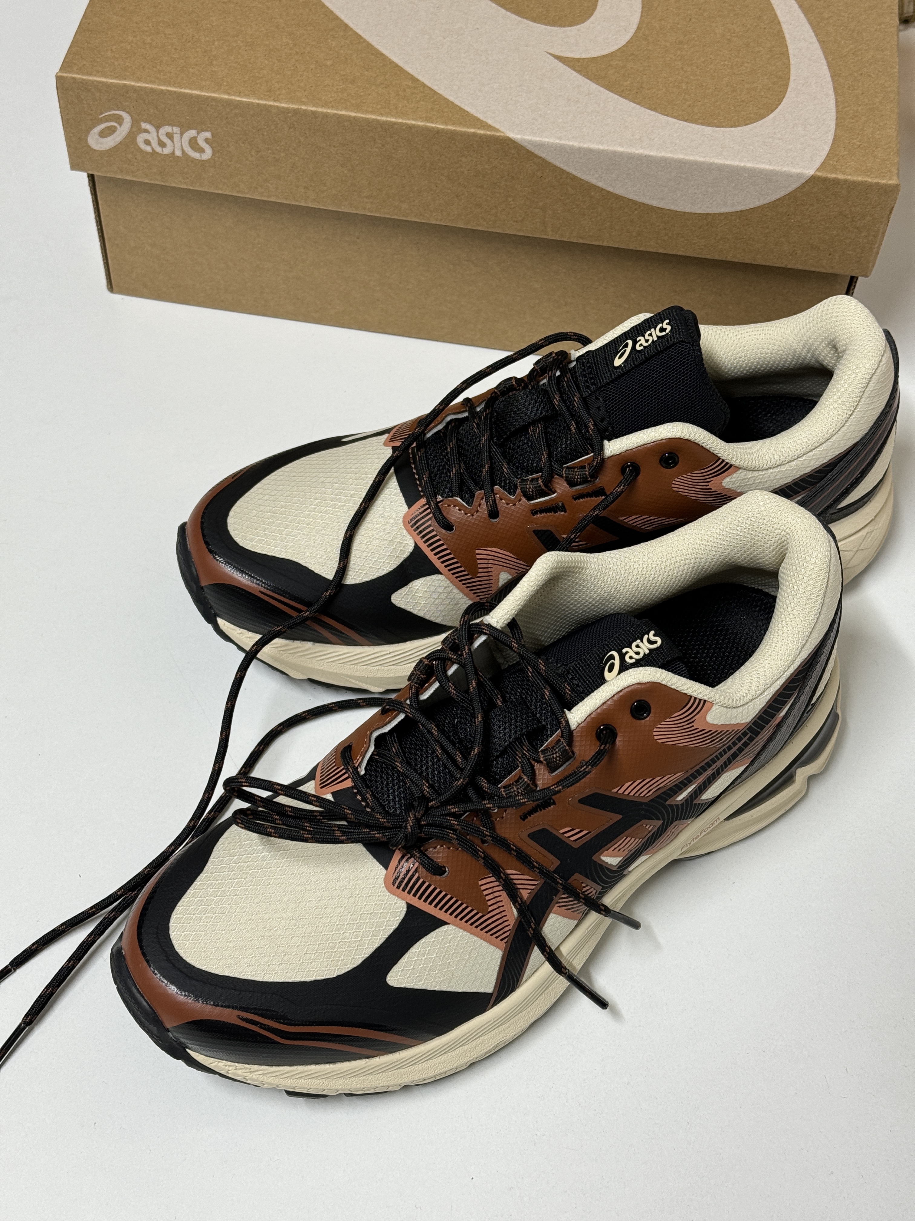 Asics Gel-Terrain Vanilla Black 착용 스타일