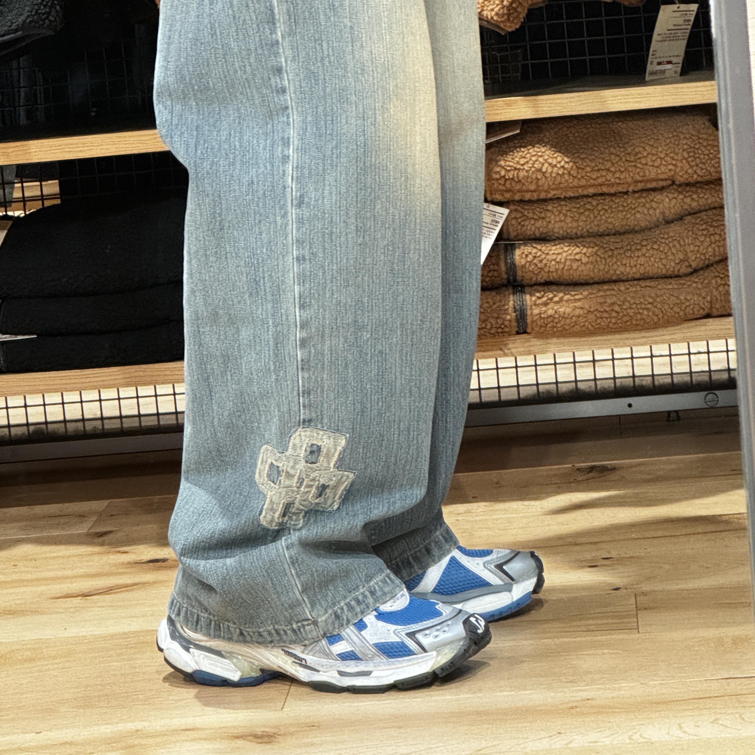 Balenciaga Runner Sneakers Blue White 착용 스타일