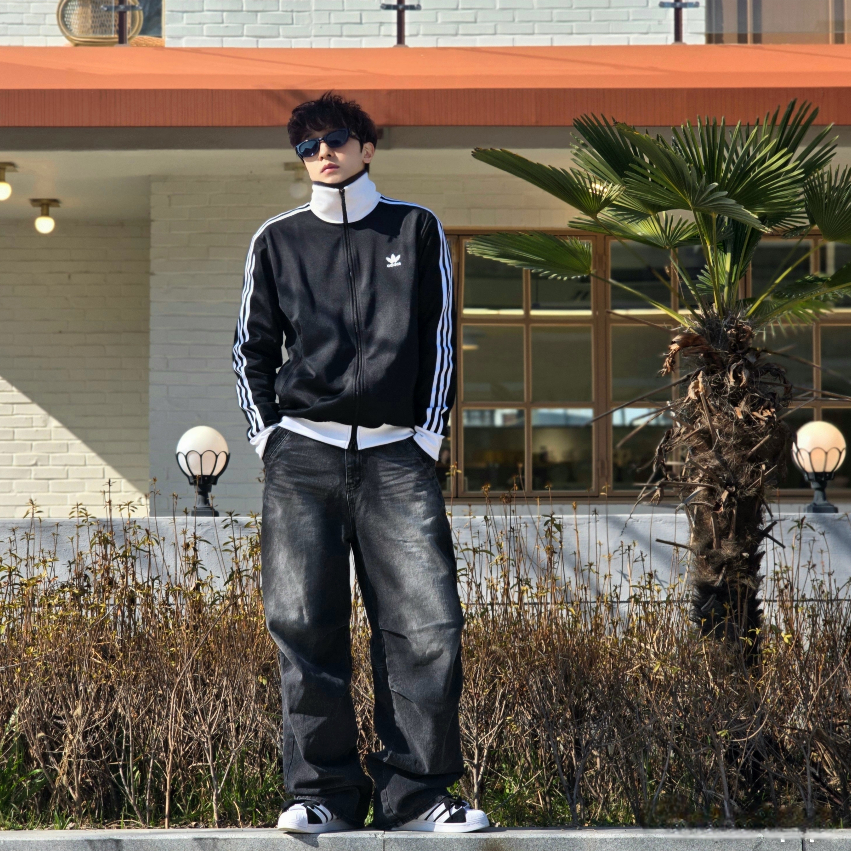 Adidas Superstar Supermodified Core Black Cloud White, Adidas Adicolor Classics Beckenbauer Track Jacket Black - KR Sizing 착용 스타일 - 2