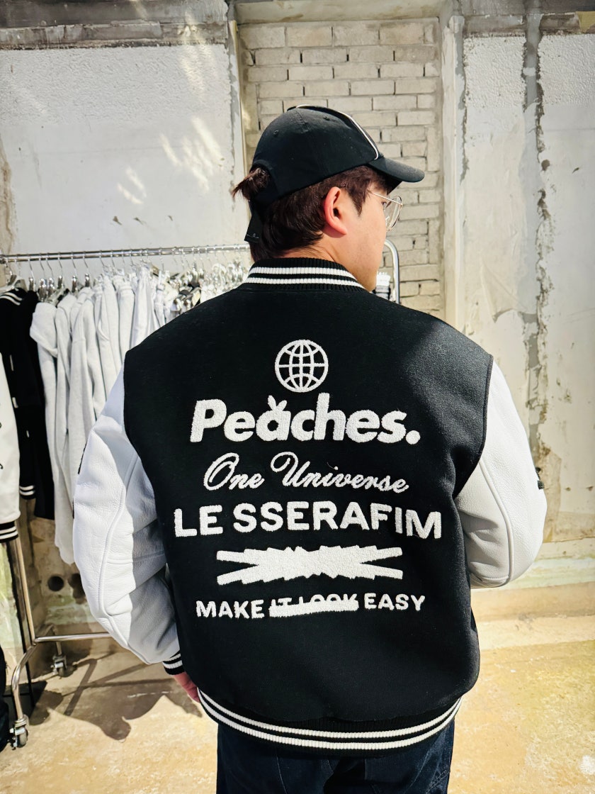 アイドル LE SSERAFIM Peaches. VARSITY JACKET XL アイドル LE SSERAFIM Peaches. VARSITY JACKET XL LE SSERAFIM