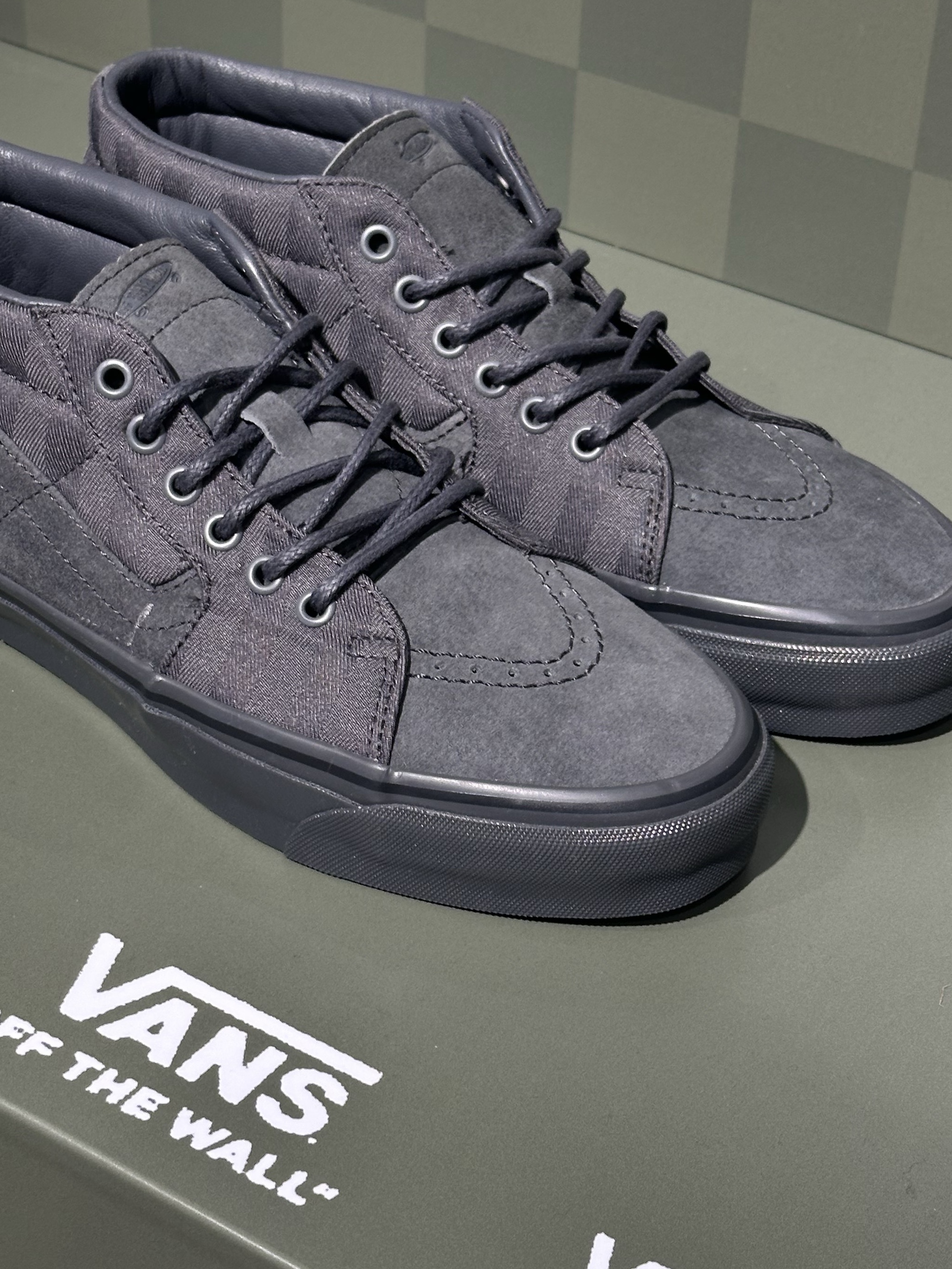 Vans Sk8-Mid Reissue 83 MG LX TDC Iron Gate 착용 스타일 - 2