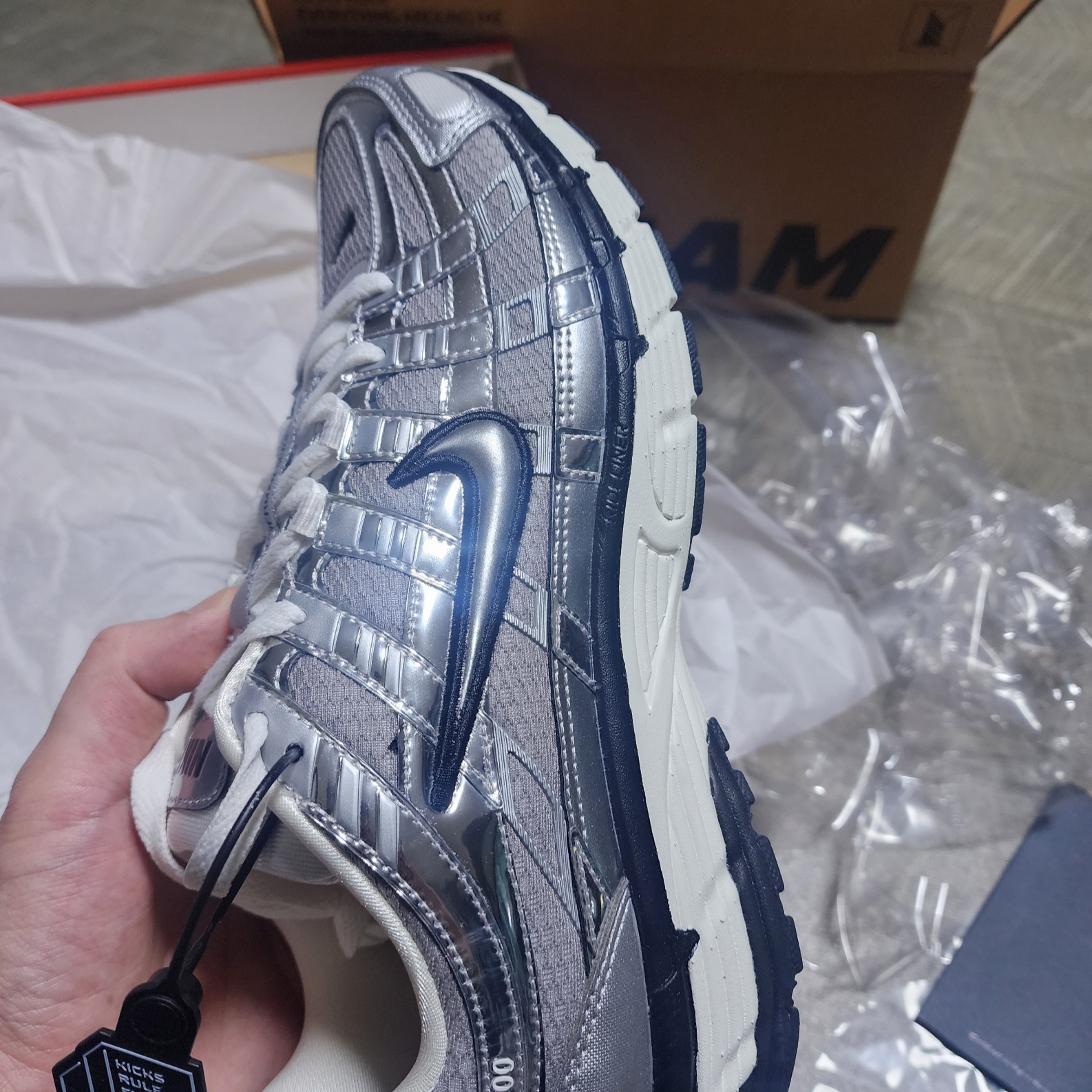 Nike P-6000 Metallic Silver 착용 스타일 - 2