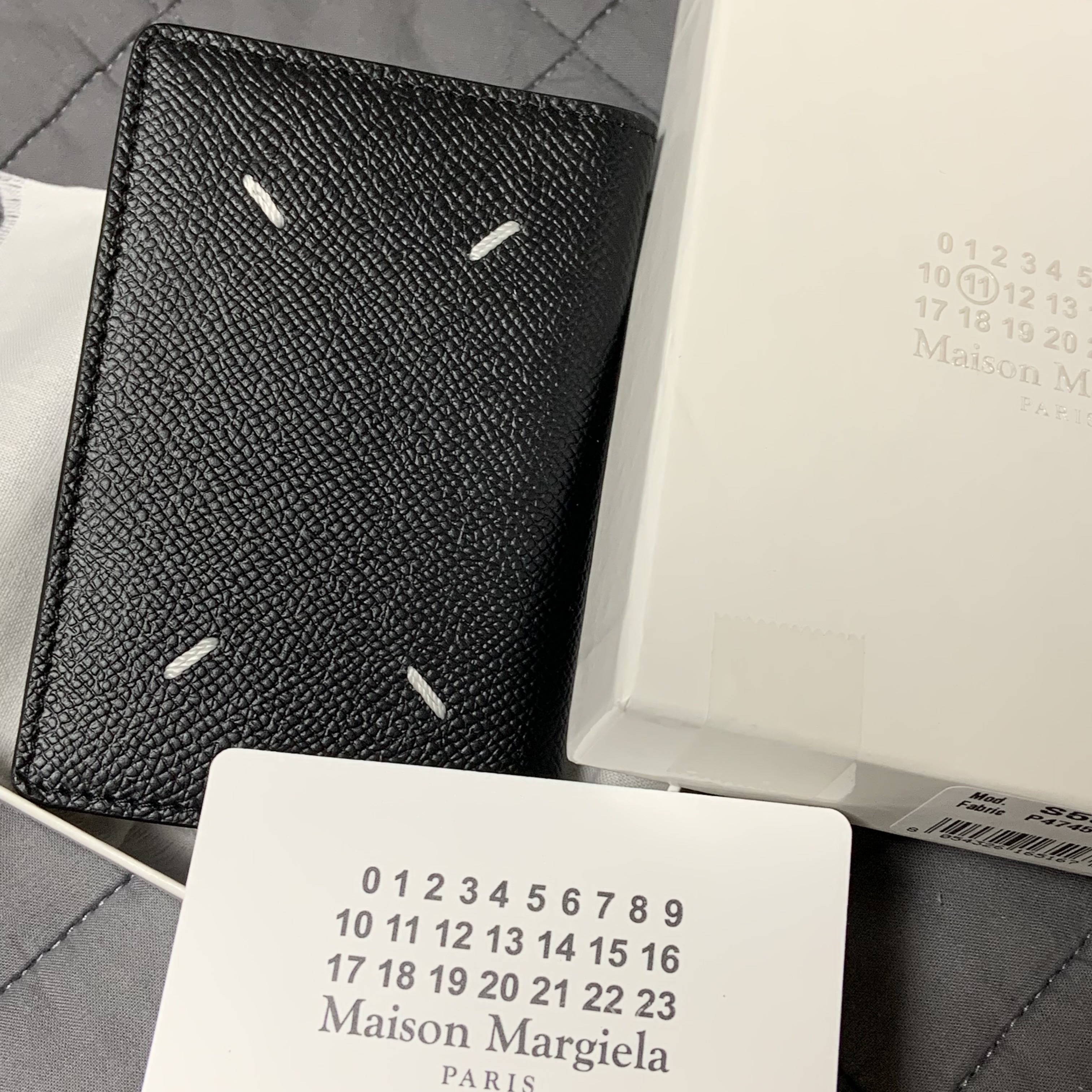 Maison Margiela Leather Bi-Fold Card Holder Black 착용 스타일 - 2