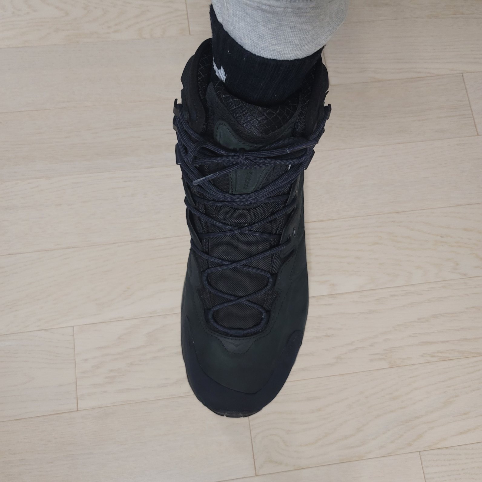 Hoka Kaha 2 Gore-Tex Black 착용 스타일