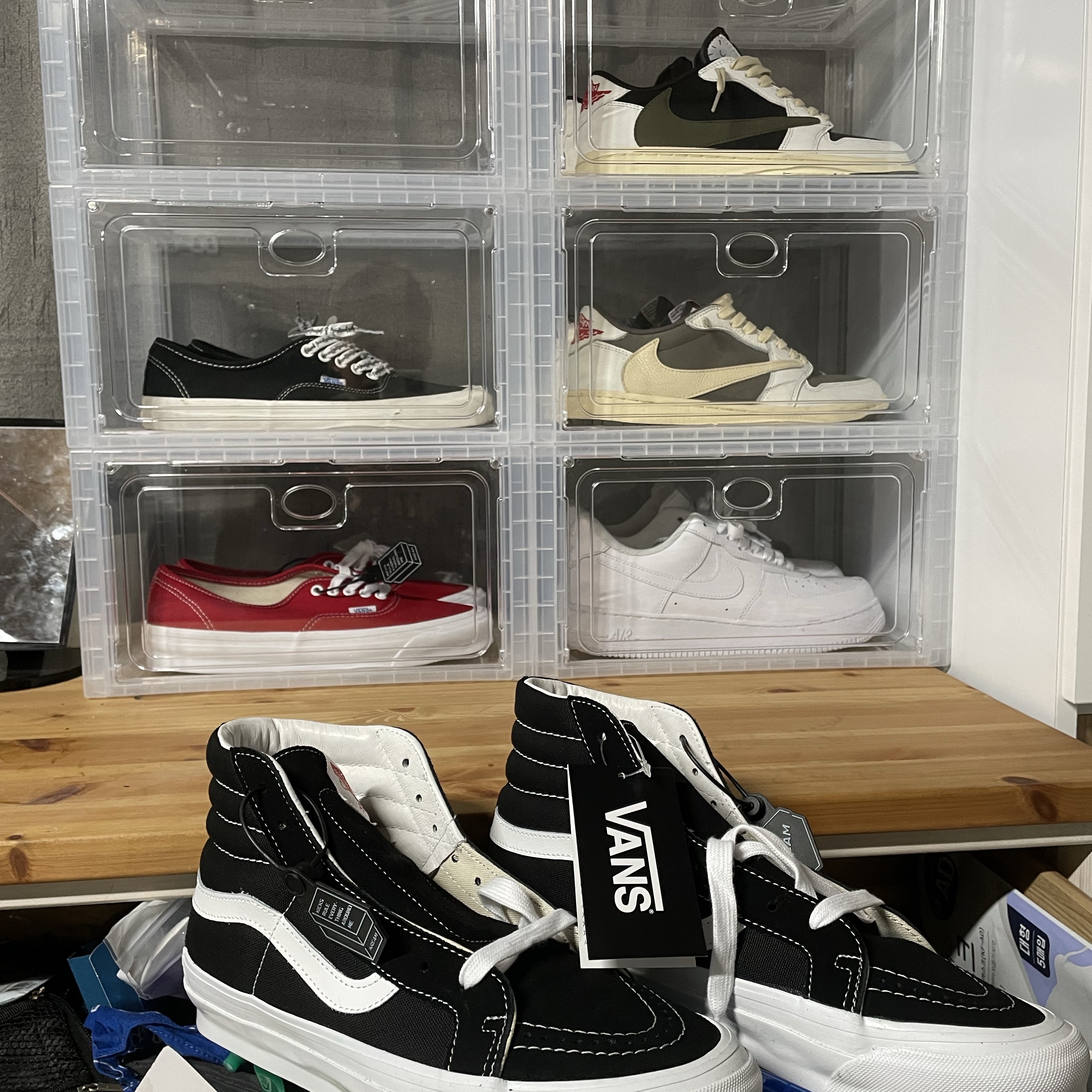 Vans Vault OG Sk8-Hi LX Black, Vans Vault OG Authentic LX Red 착용 스타일