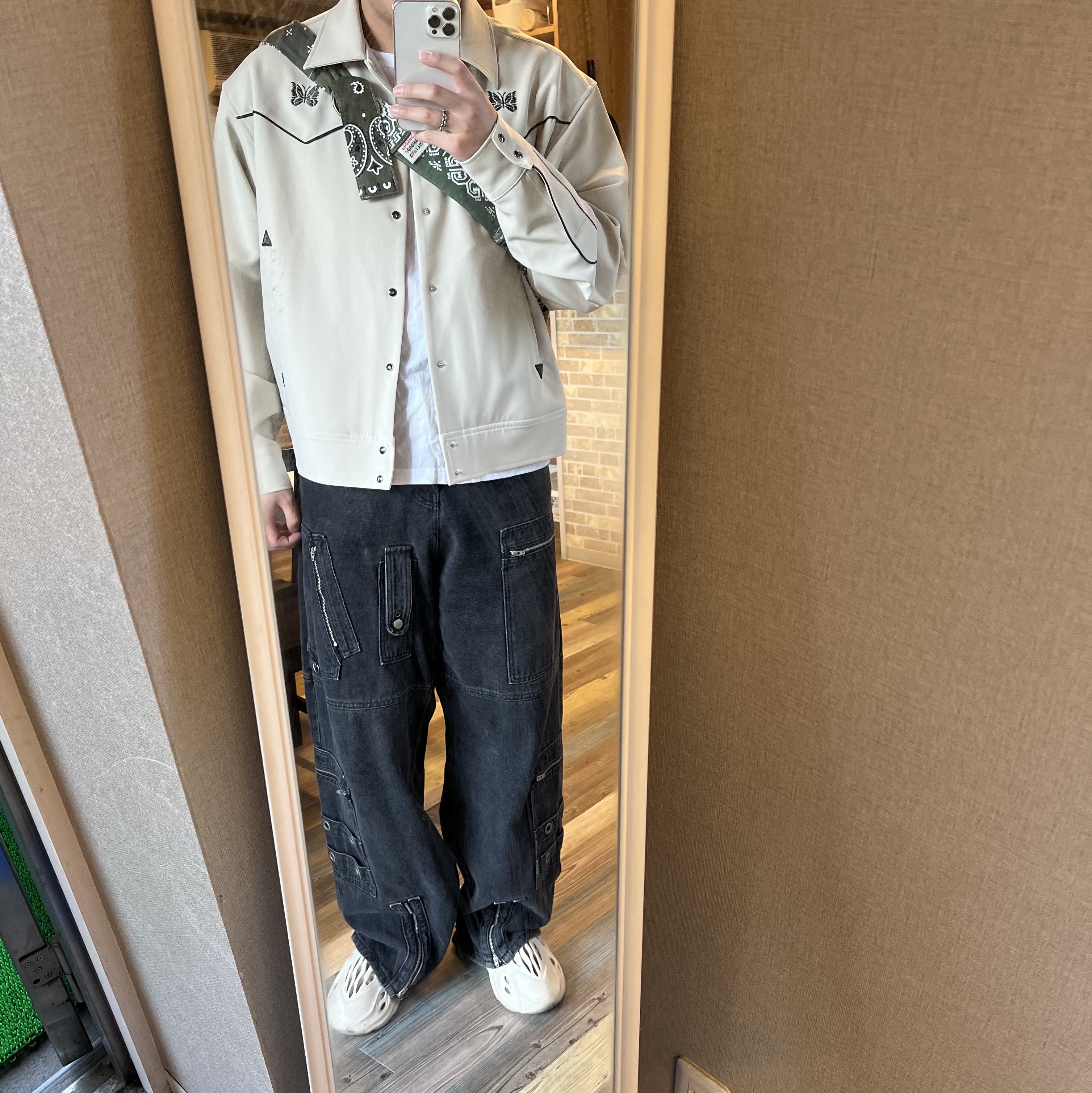 Kapital Gauze Bandana Beach Snuffkin Bag Khaki, Kapital 14 oz. Denim 5P Monkey Cisco Gemstone Pants Indigo (Processing) 착용 스타일 - 4