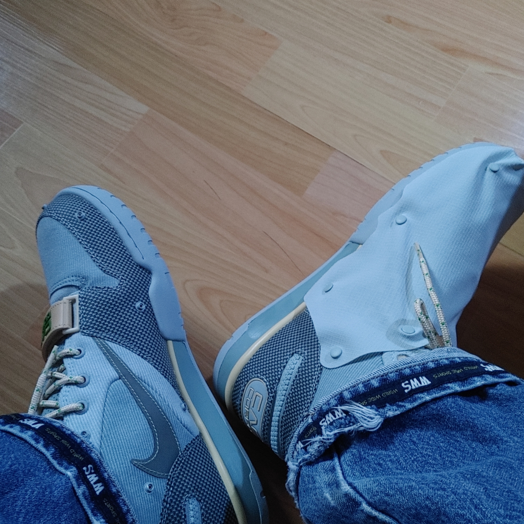 Nike x Travis Scott Nike Air Trainer 1 Grey Haze and Dusty Sage 착용 스타일 - 1