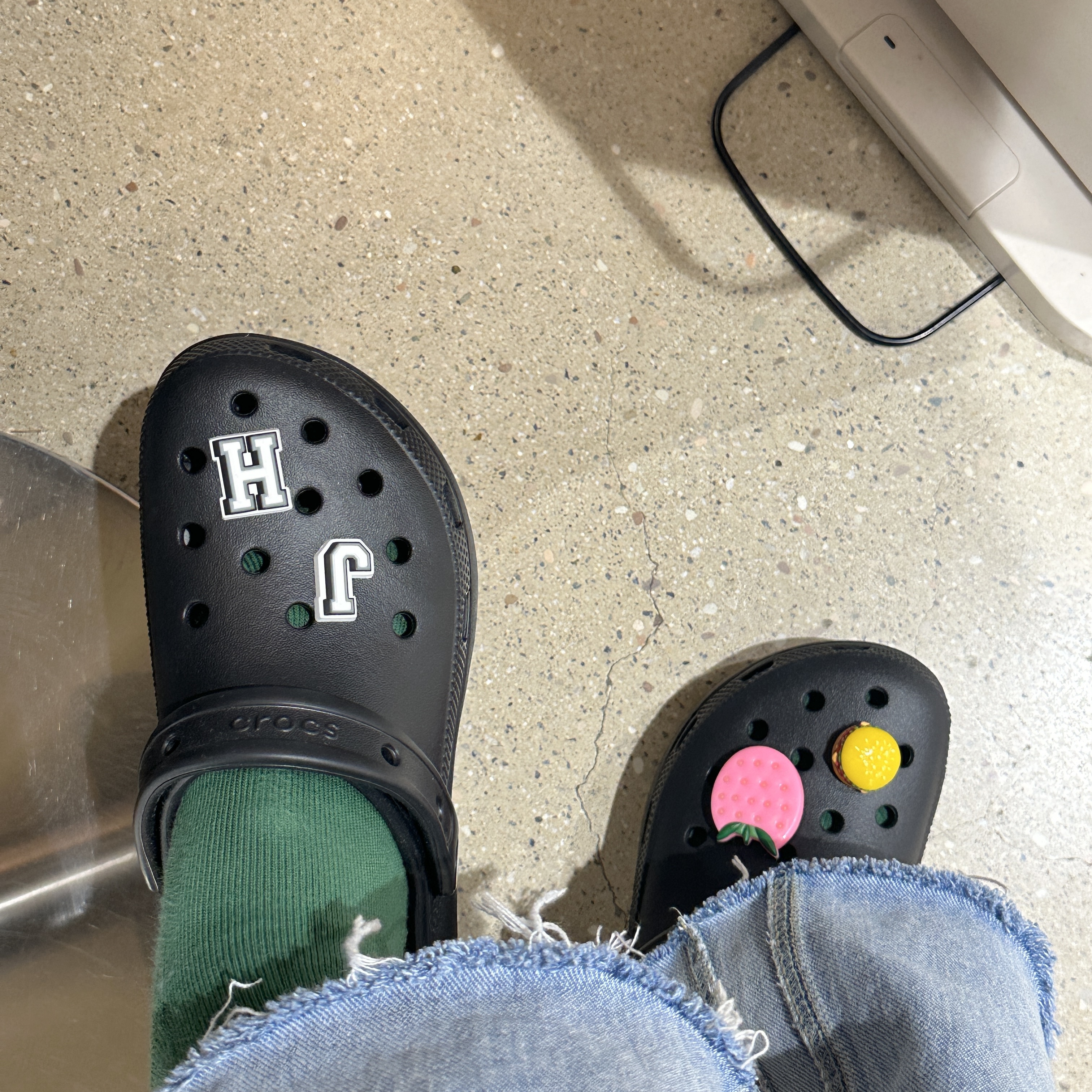 (W) Crocs Classic Platform Clog Black 착용 스타일