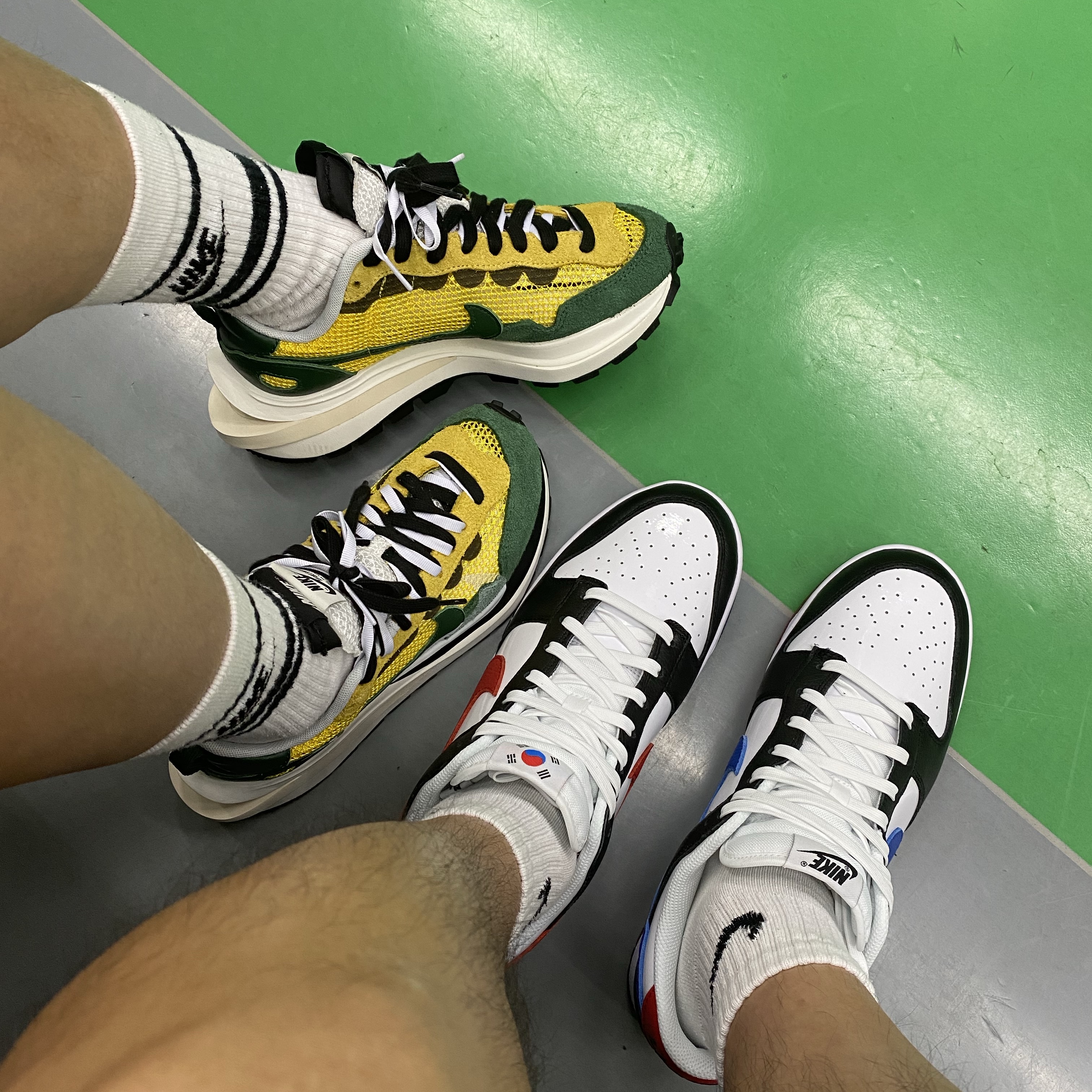Nike Dunk Low SE Seoul, Nike x Sacai VaporWaffle Tour Yellow & Gorge Green Sail 착용 스타일