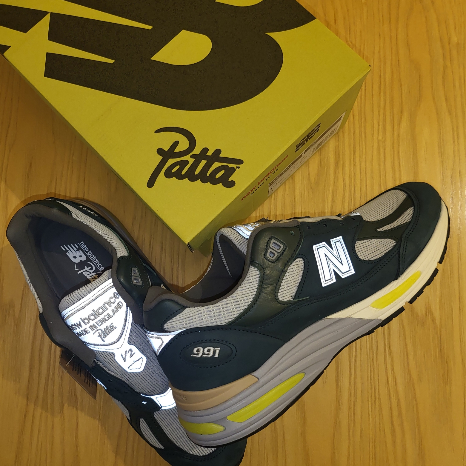 New Balance x Patta 991v2 Made in UK Sea Moss 착용 스타일 - 2