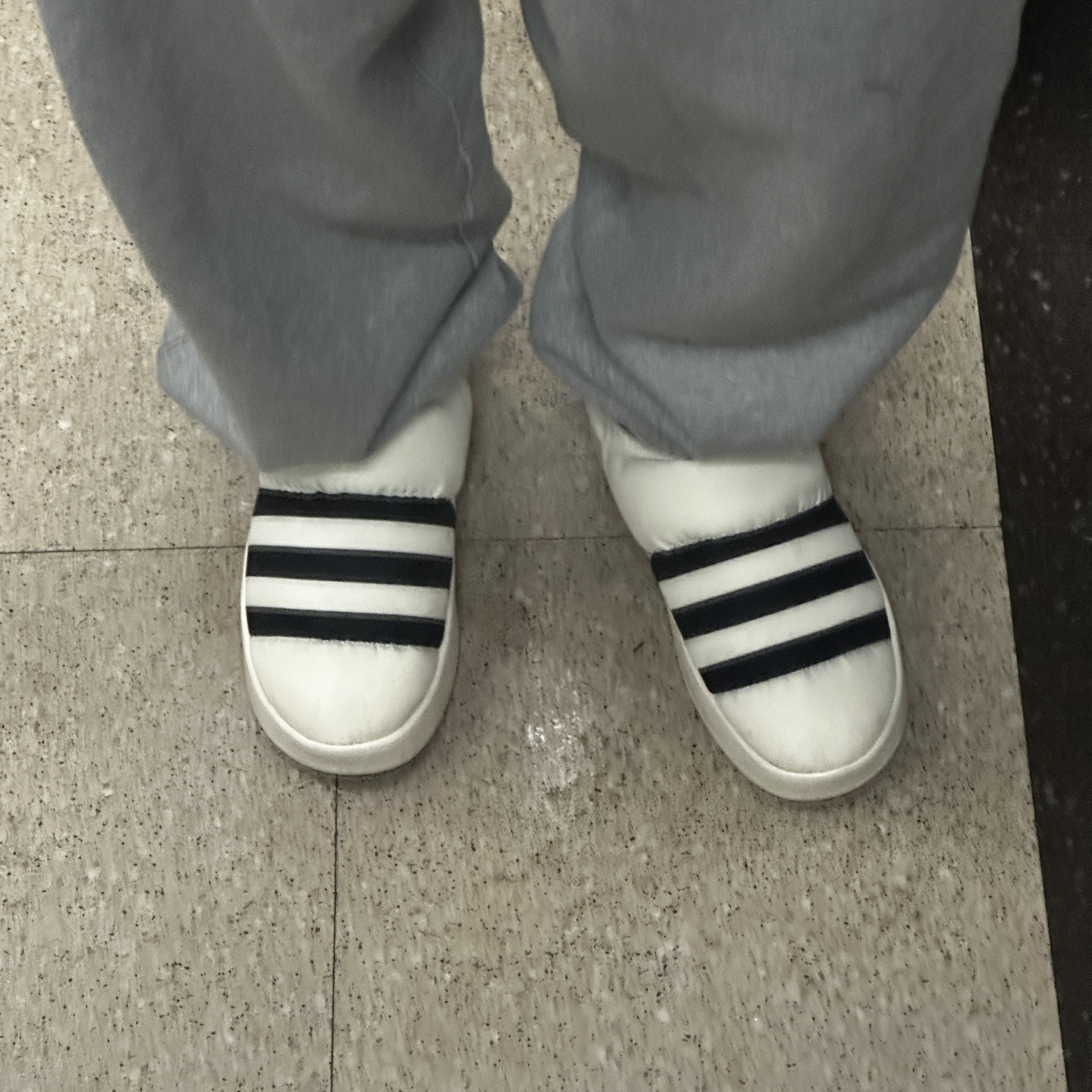 Adidas Puffylette Off White 착용 스타일