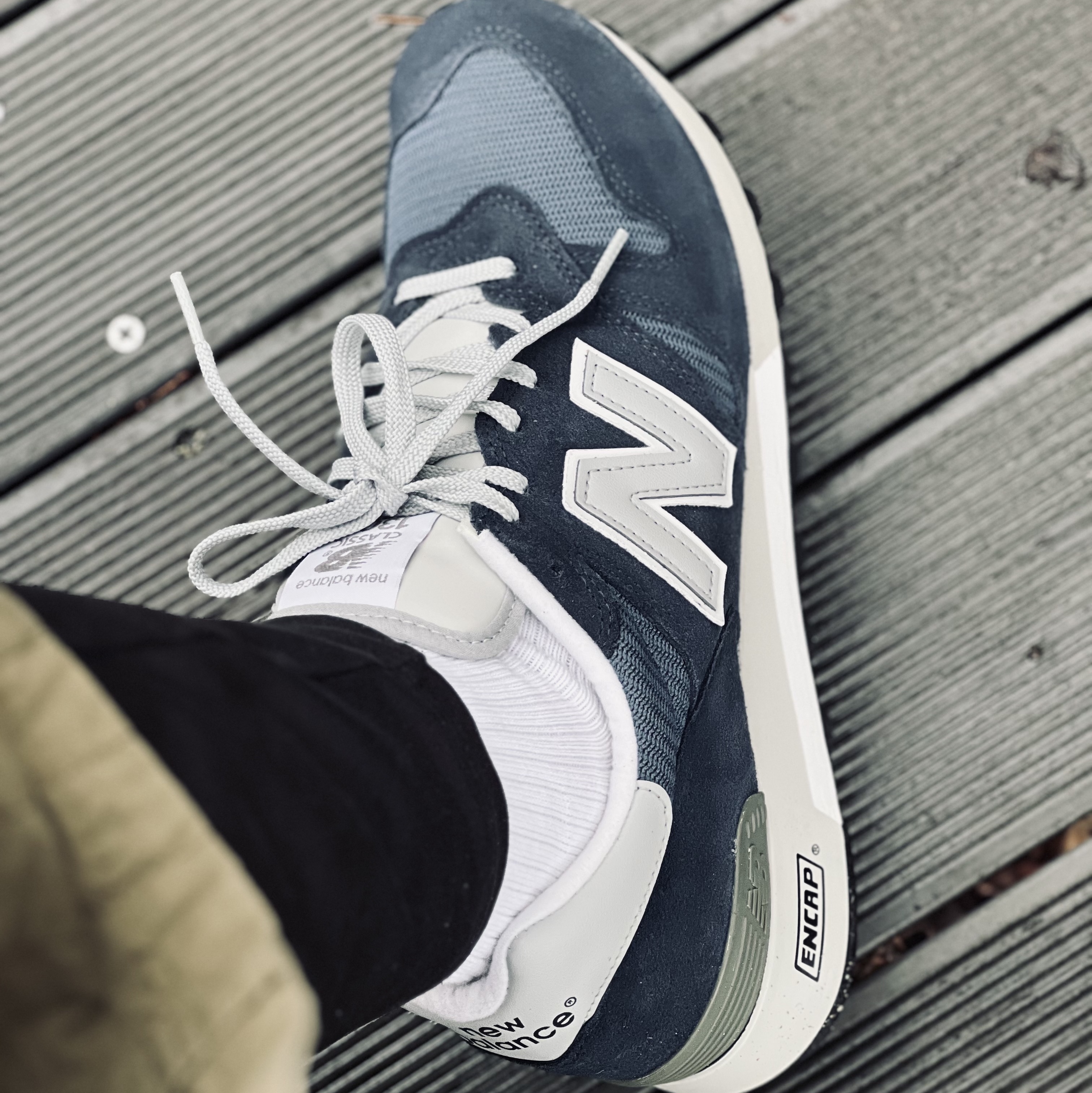 New Balance 1300 Made in USA Navy Grey 착용 스타일 - 2