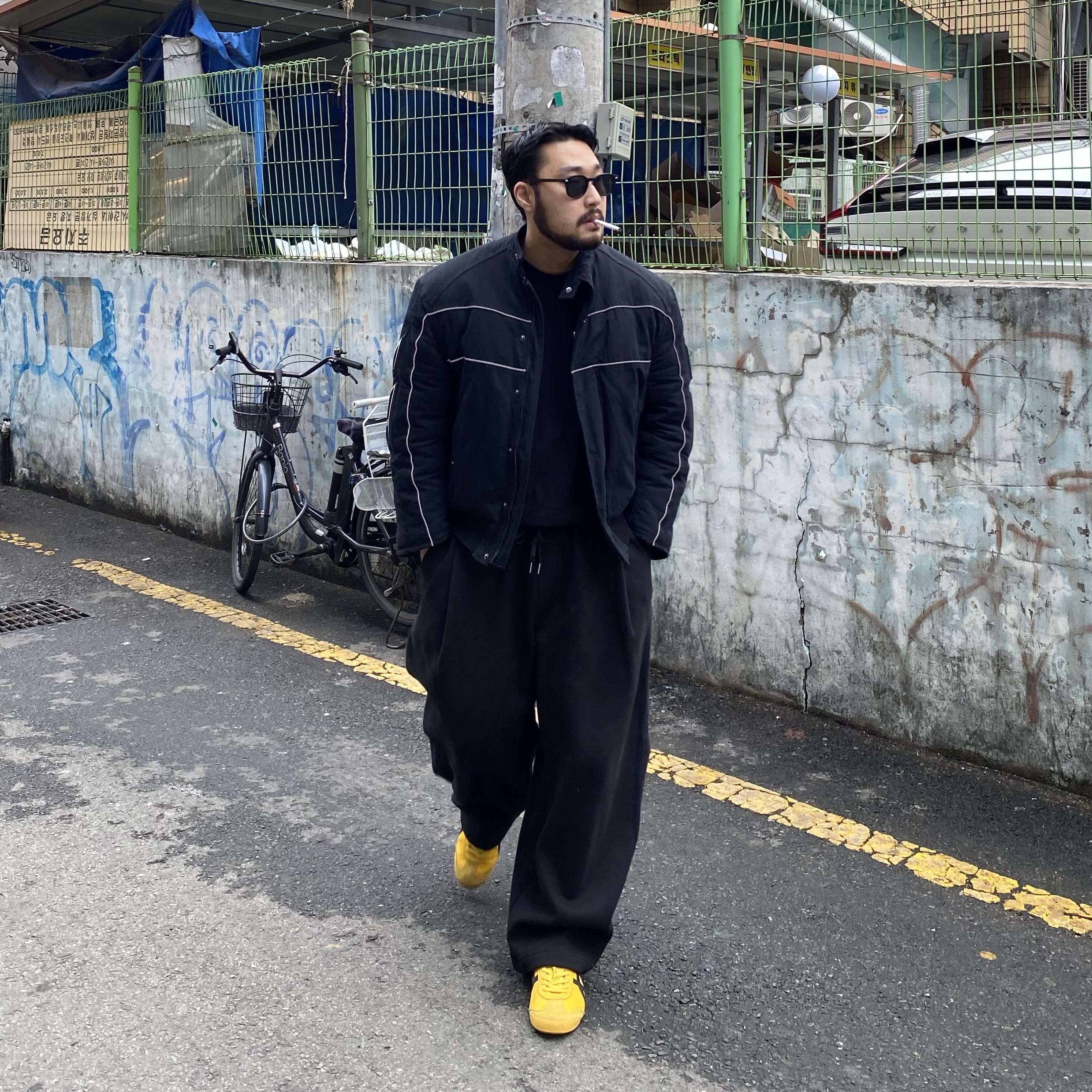 Onitsuka Tiger Mexico 66 Yellow Black 착용 스타일 - 3