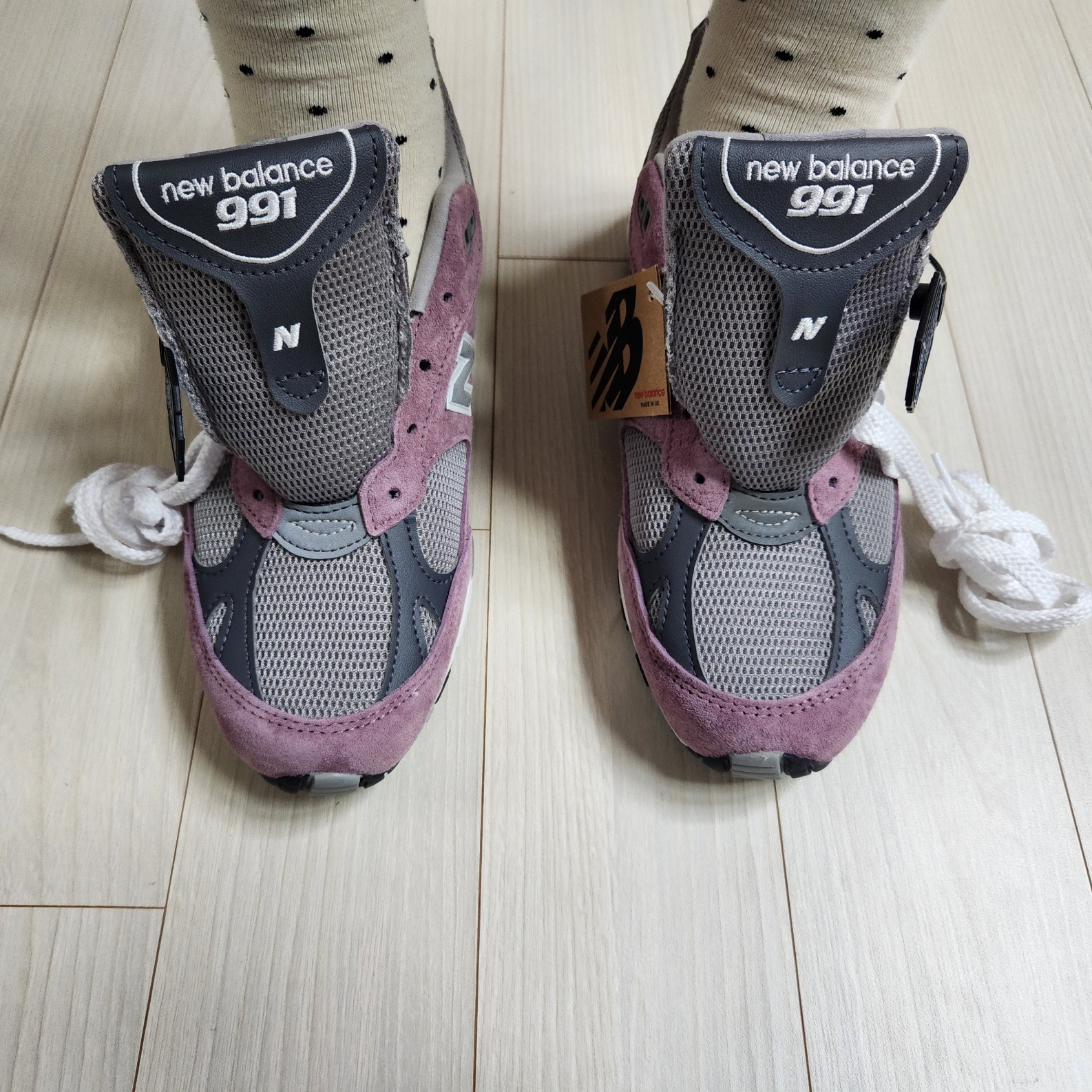 (W) New Balance 991 Made in UK Pink Grey 착용 스타일