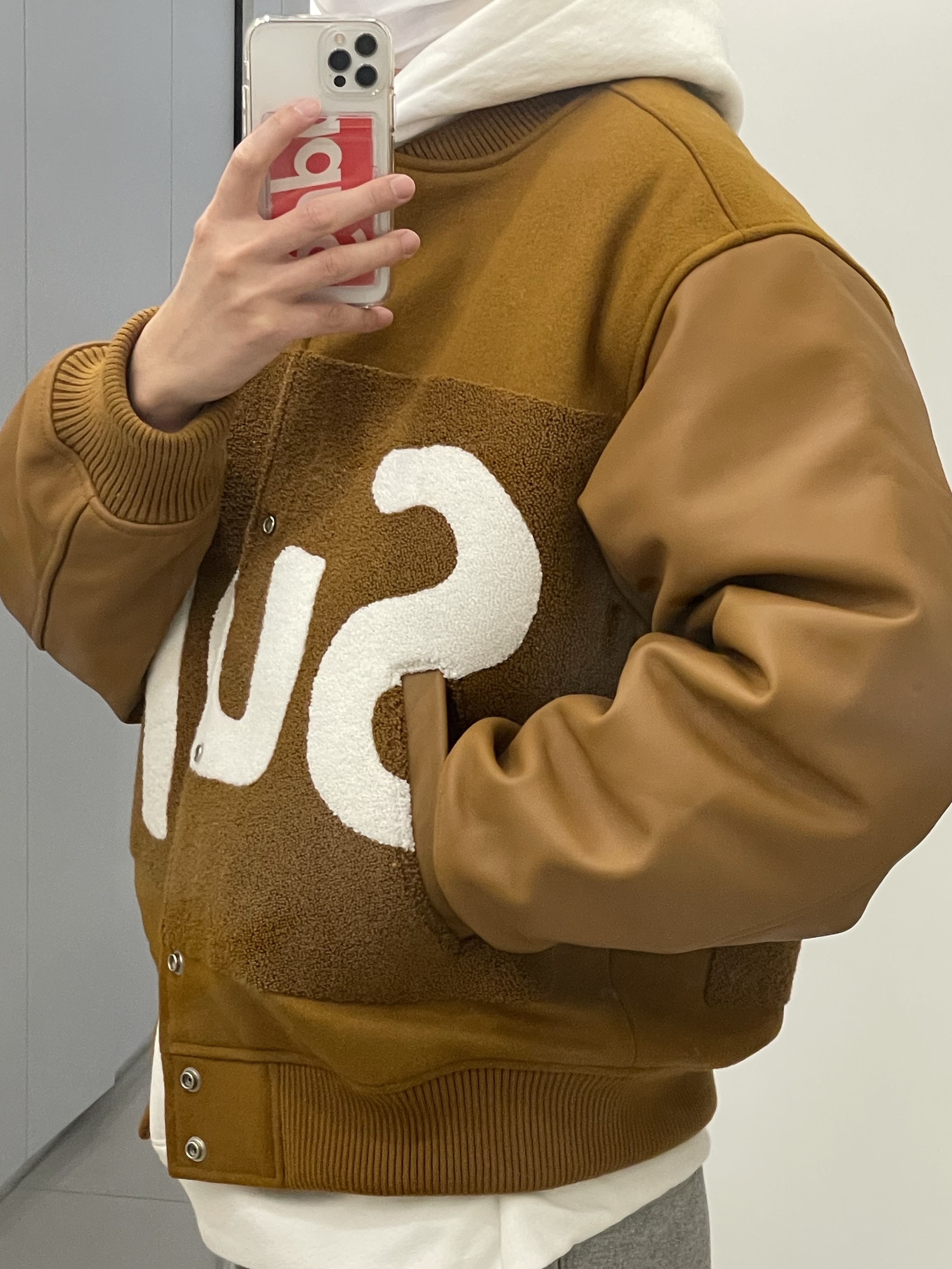Supreme Big Logo Chenille Varsity Jacket Mustard - 24SS, Supreme Small Box Drawcord Sweatpants Heather Grey - 23FW 착용 스타일 - 2