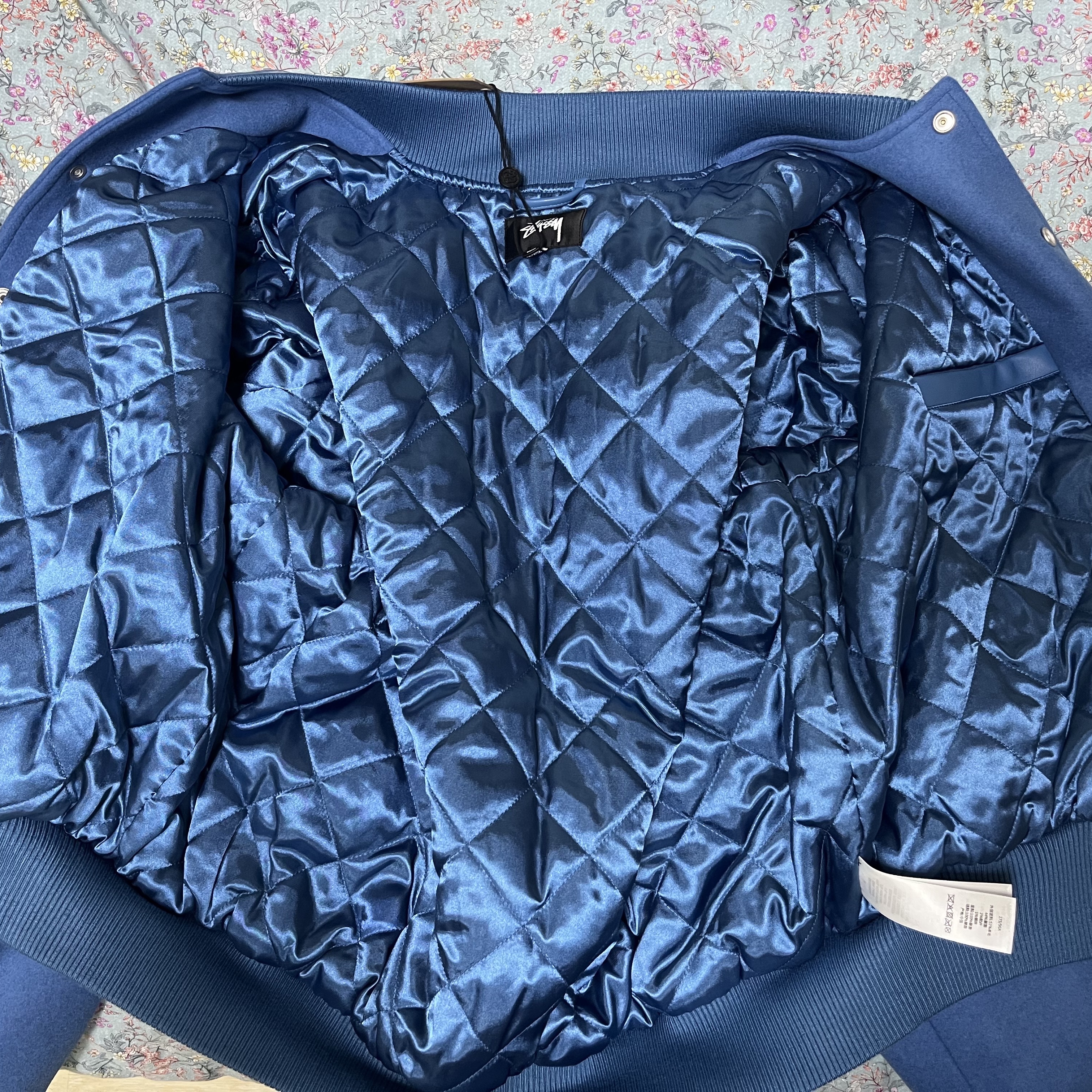 Stussy Competition Varsity Jacket Blue 착용 스타일 - 2