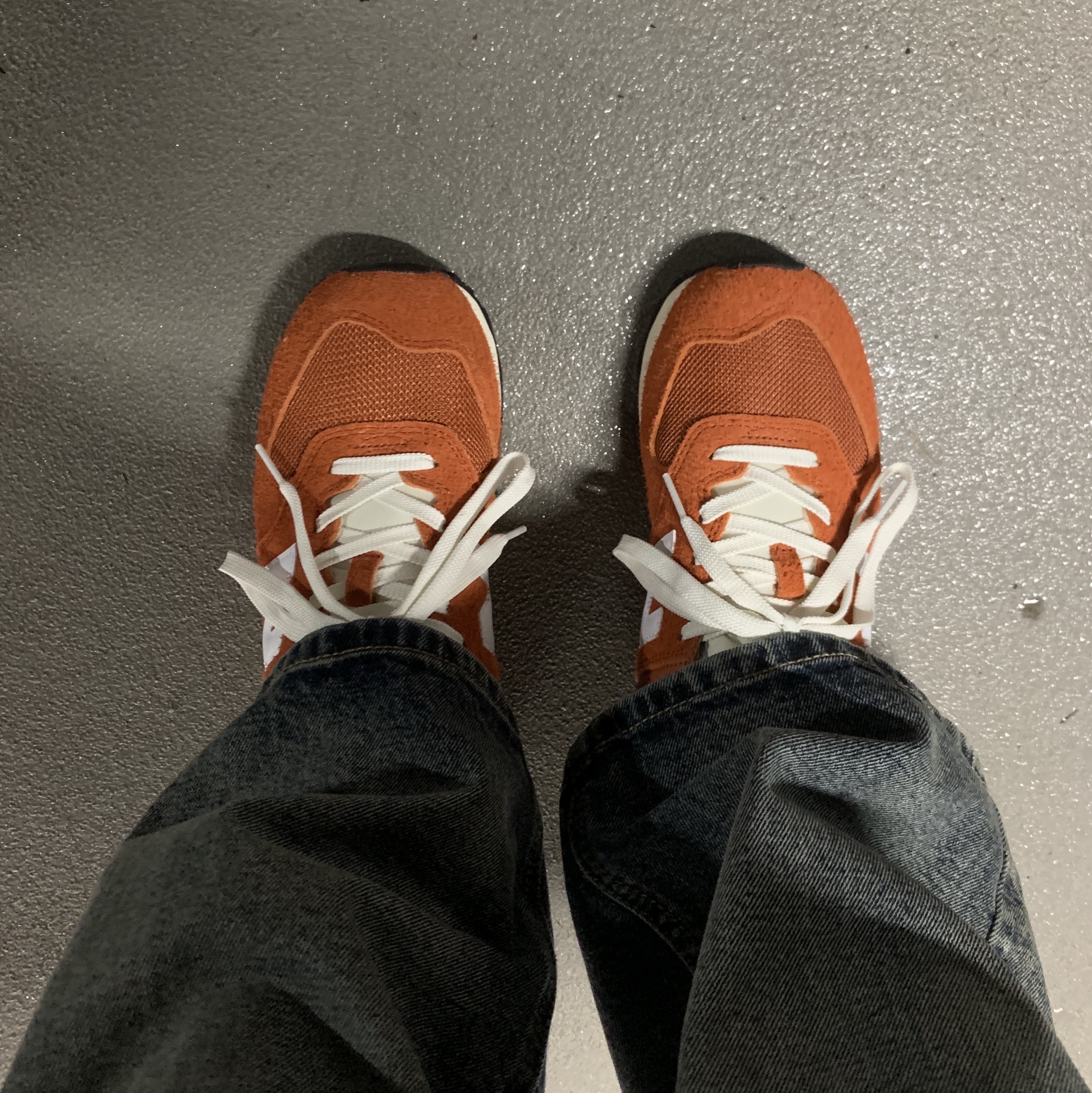 New Balance 574 Heritage Orange Burst White 착용 스타일