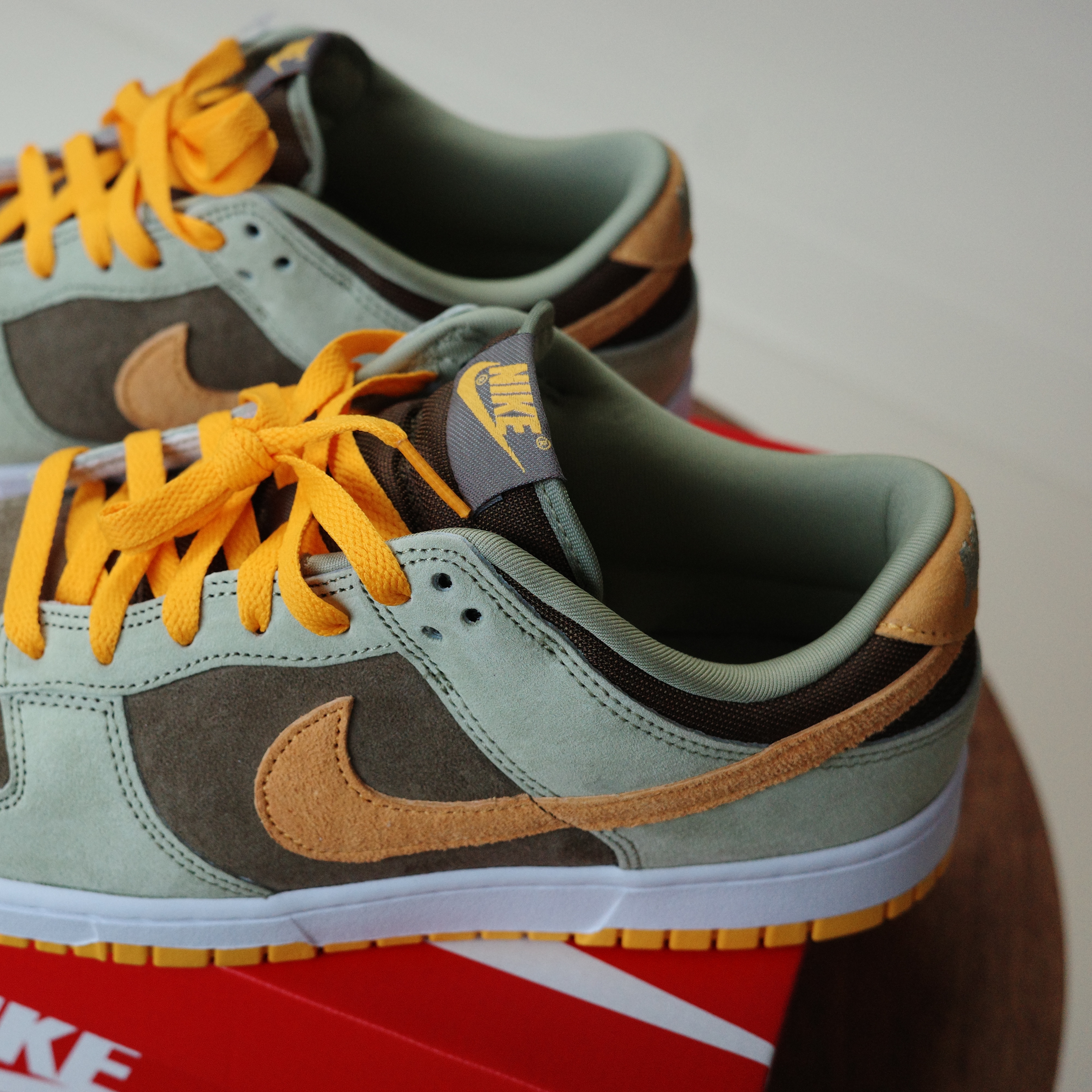 Nike Dunk Low SE Dusty Olive 착용 스타일 - 2