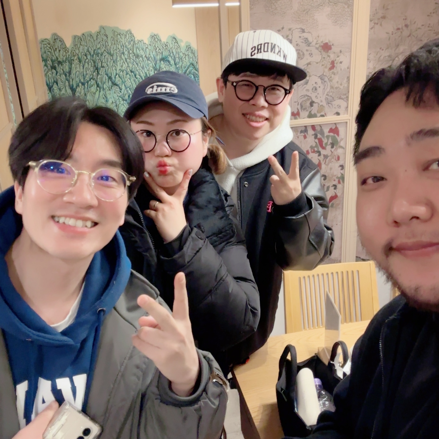 Emis New Logo Emis Cap Navy, Essentials Knit Pullover Hoodie Cream - 21SS 착용 스타일