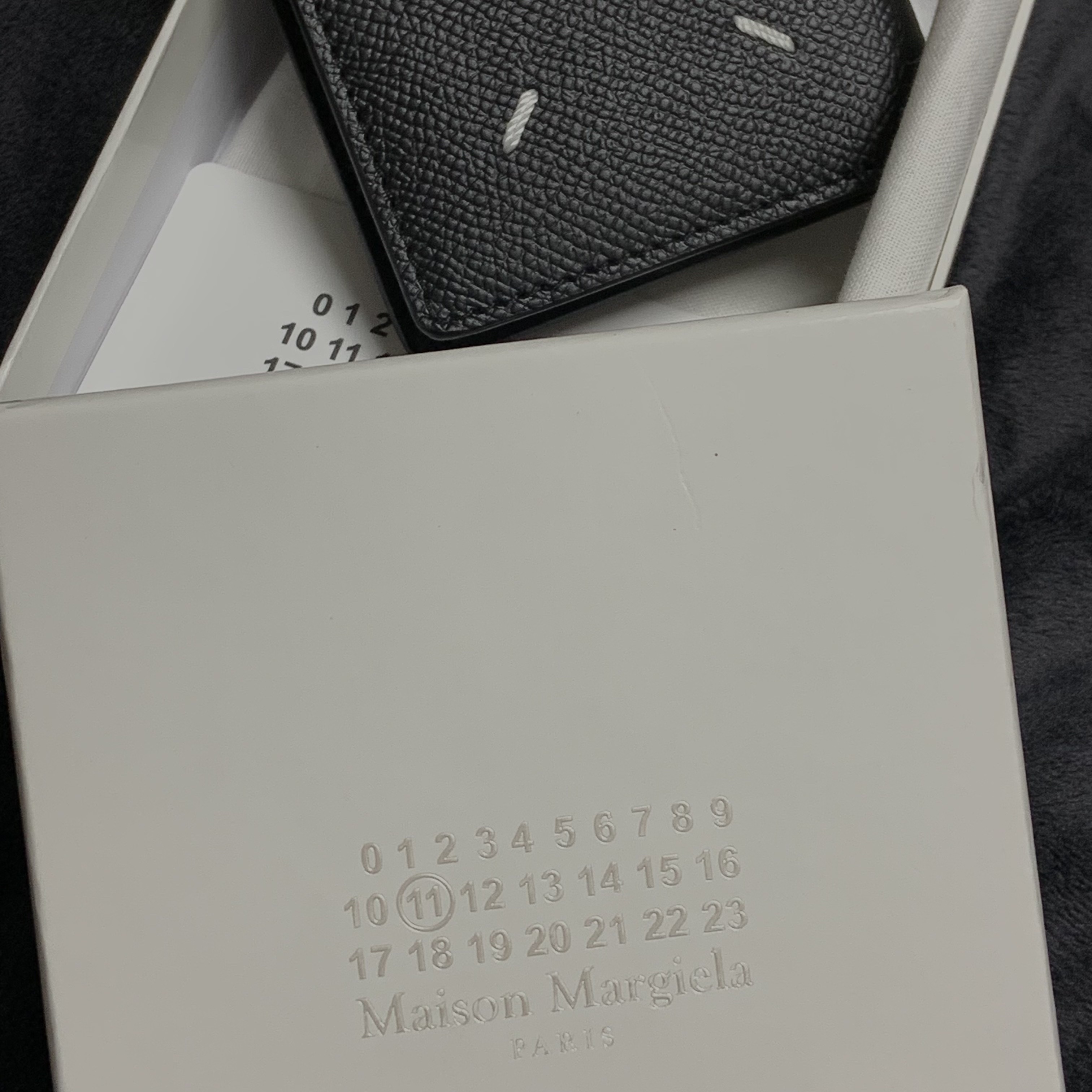 Maison Margiela Leather Bi-Fold Card Holder Black 착용 스타일 - 3