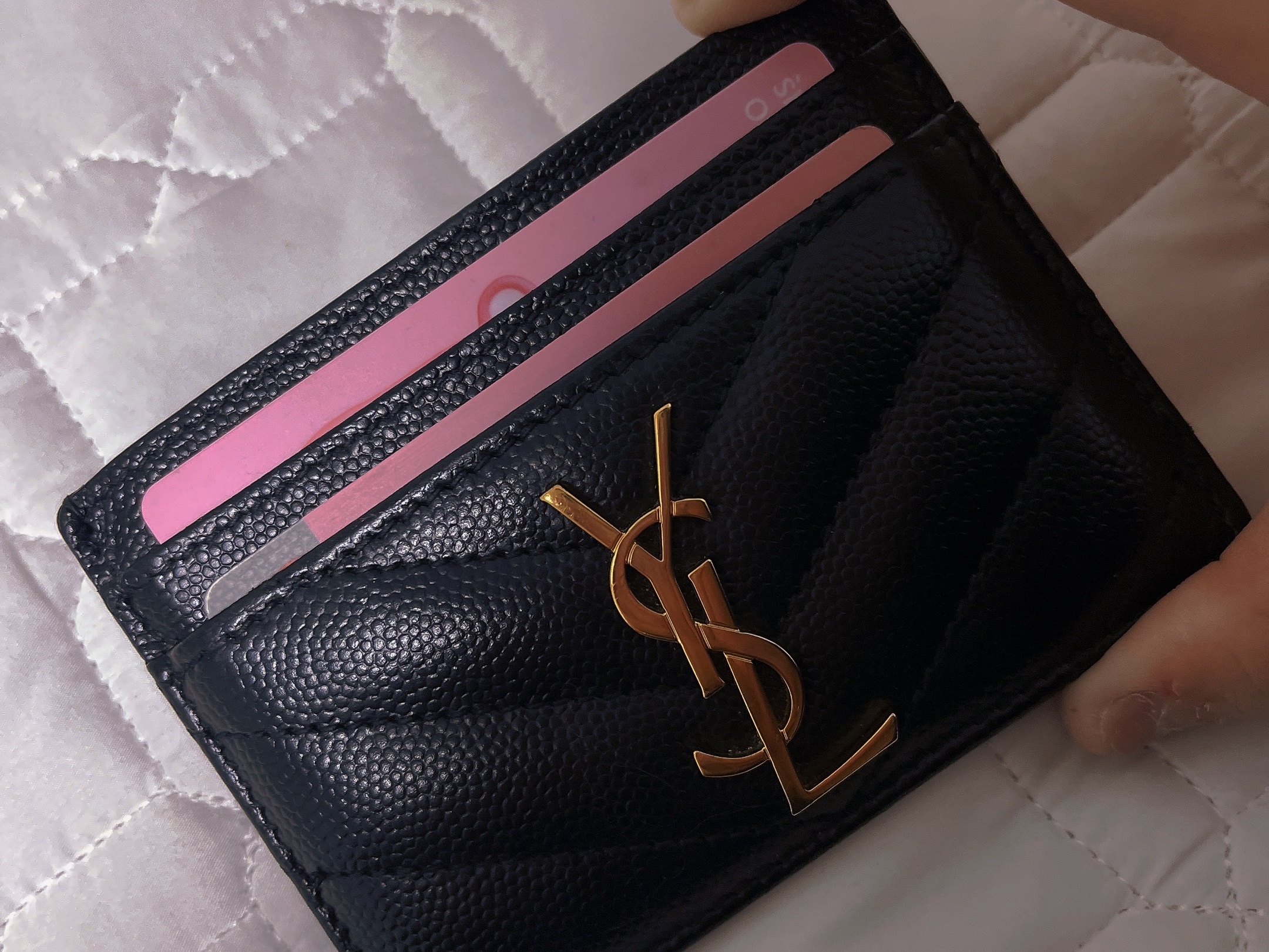 Saint Laurent Cassandre Matelasse Card Case in Grain De Poudre Embossed Leather Black 착용 스타일