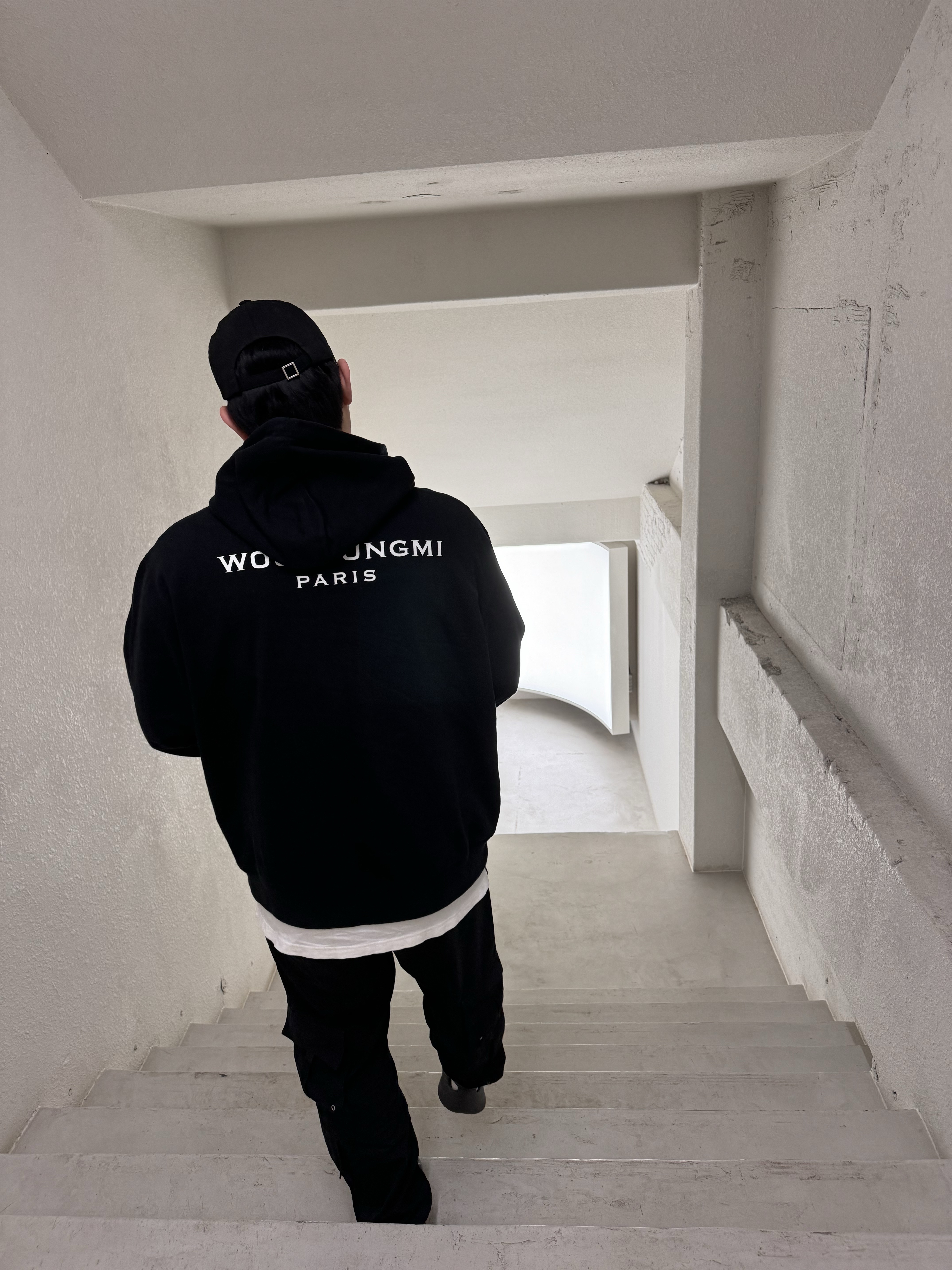 Wooyoungmi Back Logo Hoodie Black - 23FW, Wooyoungmi Embroidered Ball Cap Black - 23SS 착용 스타일