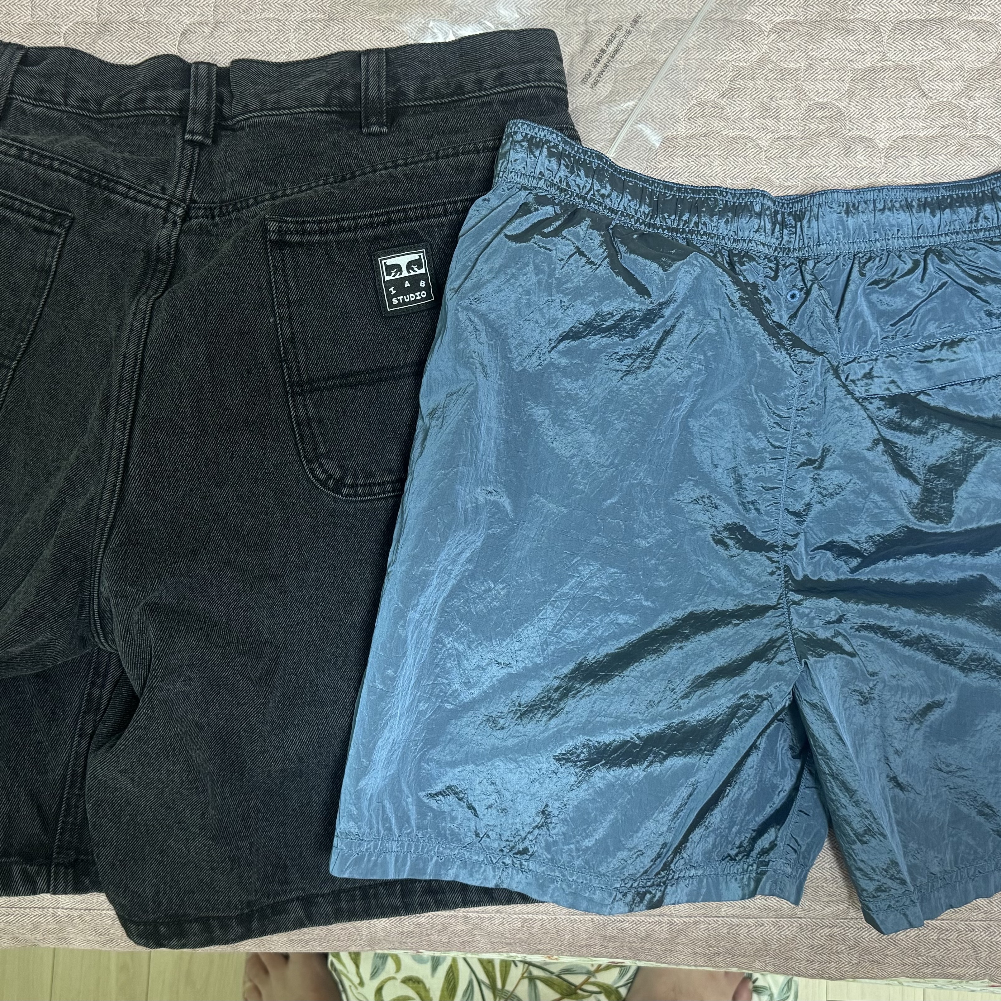 IAB Studio x Obey Poster Carpenter Denim Shorts Dusty Black, Stone Island B0943 Nylon Metal Swimming Trunk Powder Blue - 22SS 착용 스타일