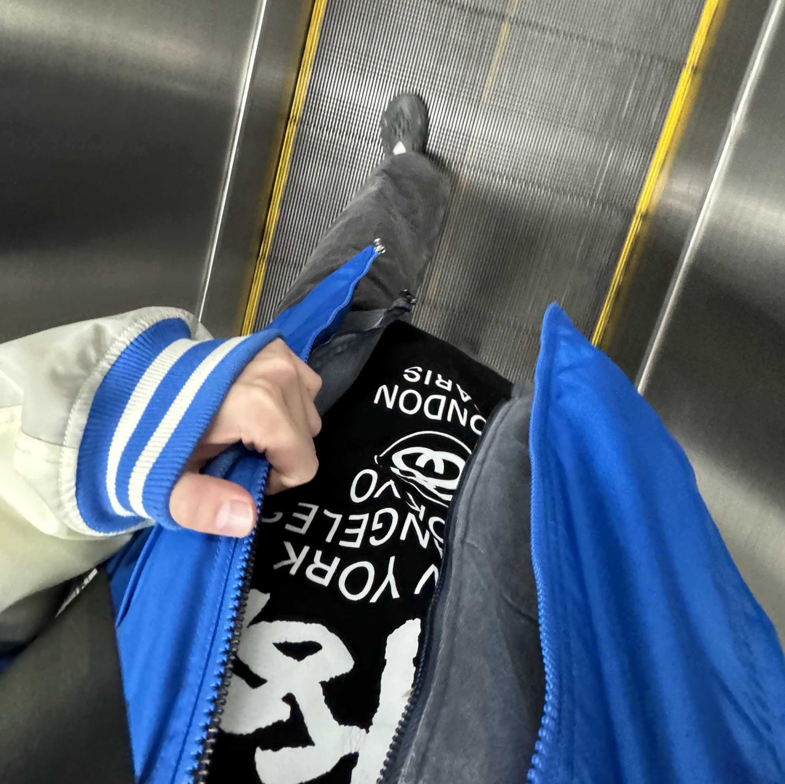 The North Face Nuptse On Ball Vest Real Black, Jordan 1 x Travis Scott x Fragment Retro Low OG SP Military Blue 착용 스타일 - 3