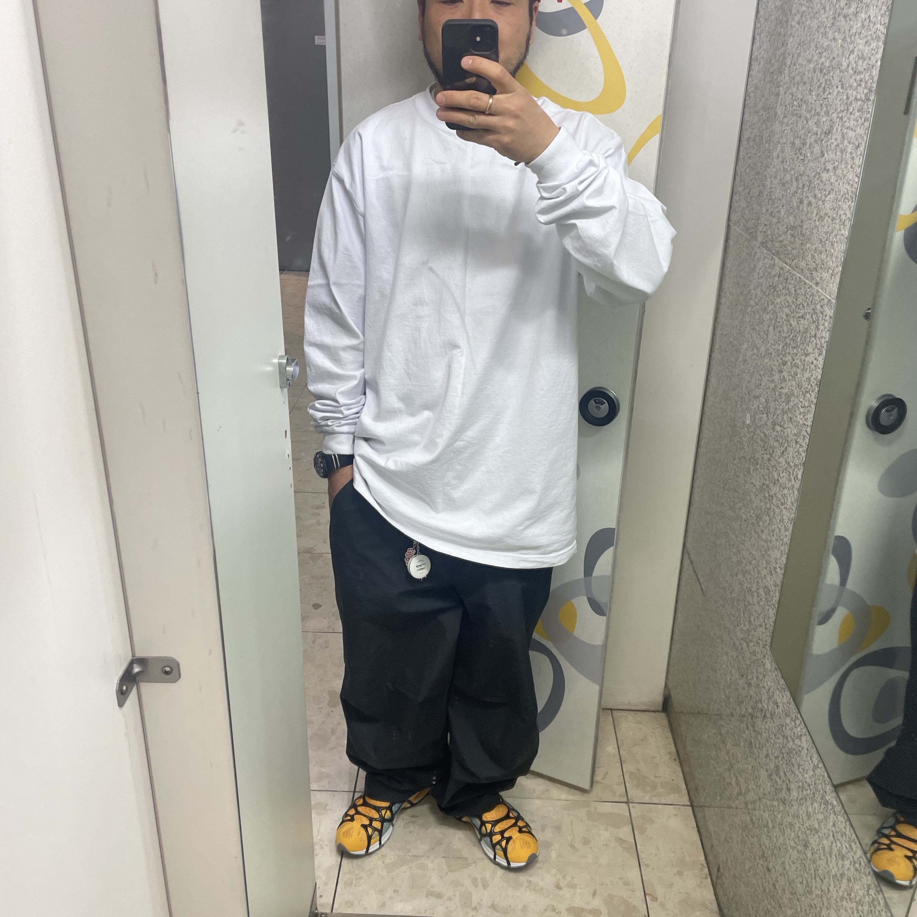 Nike Air Kukini University Gold Cool Grey 착용 스타일