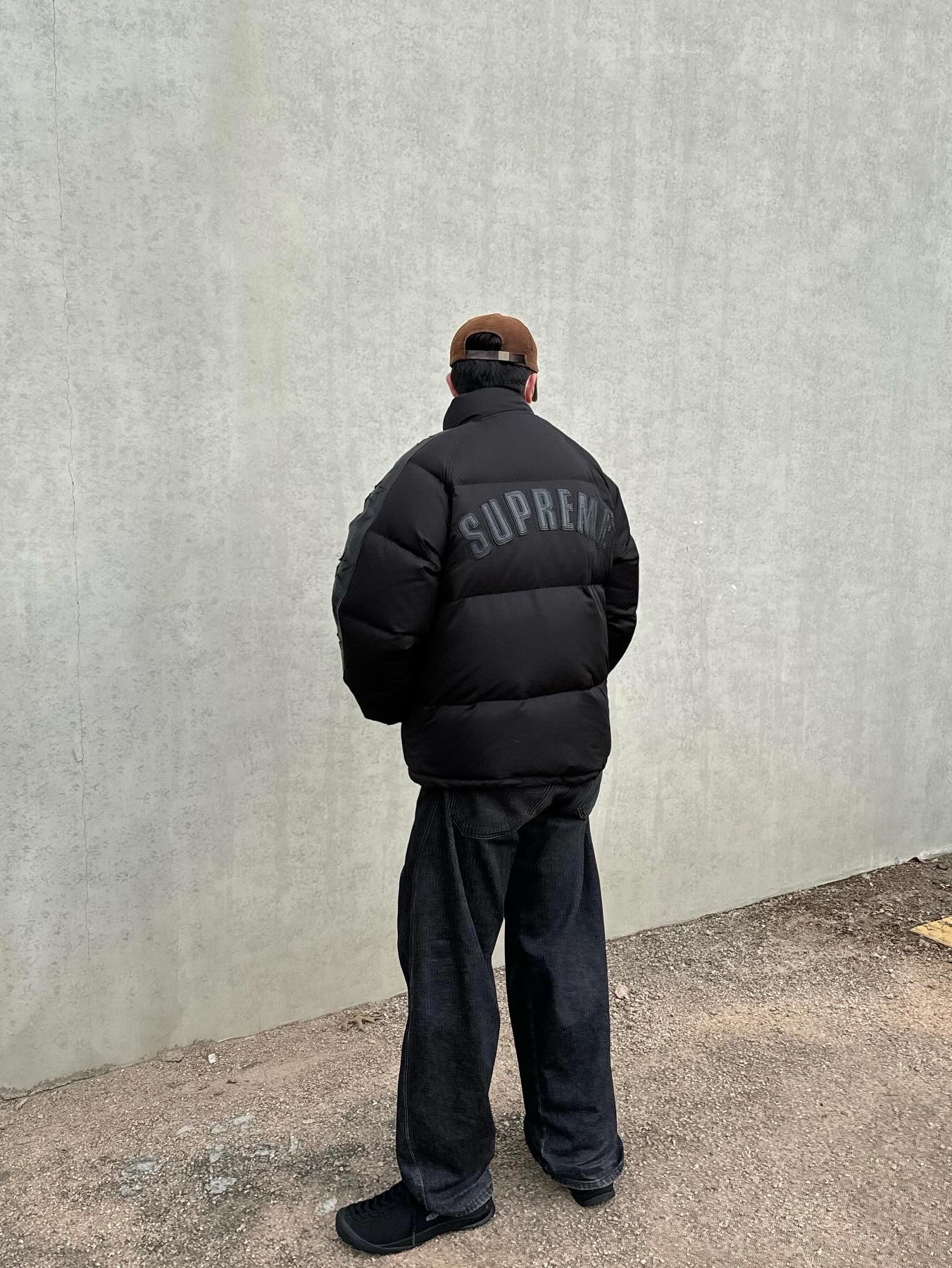 Supreme Star Sleeve Down Puffer Jacket Black - 23FW 착용 스타일 - 2