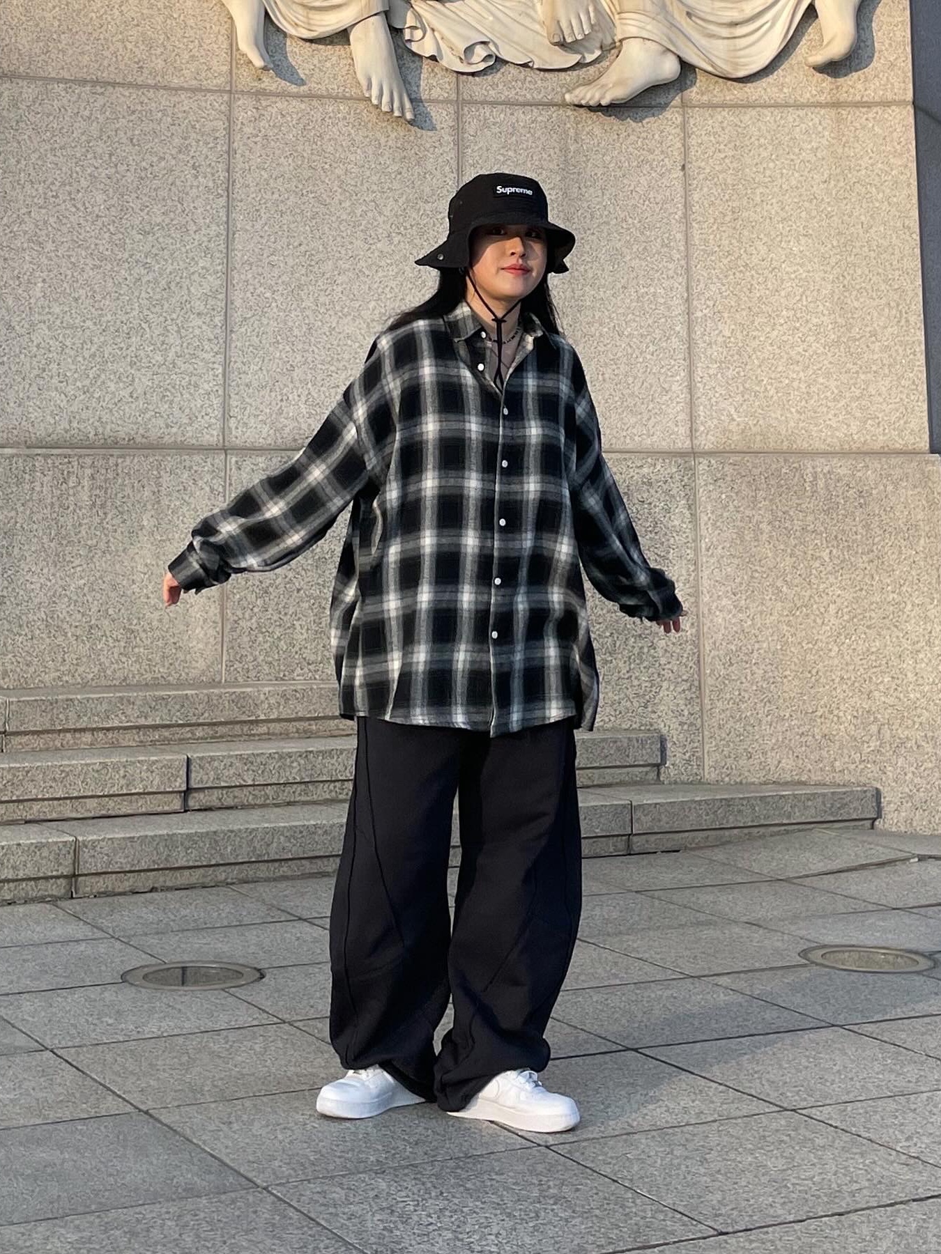 Supreme Military Boonie Black - 23FW, Nike Air Force 1 '07 Low White 착용 스타일 - 1