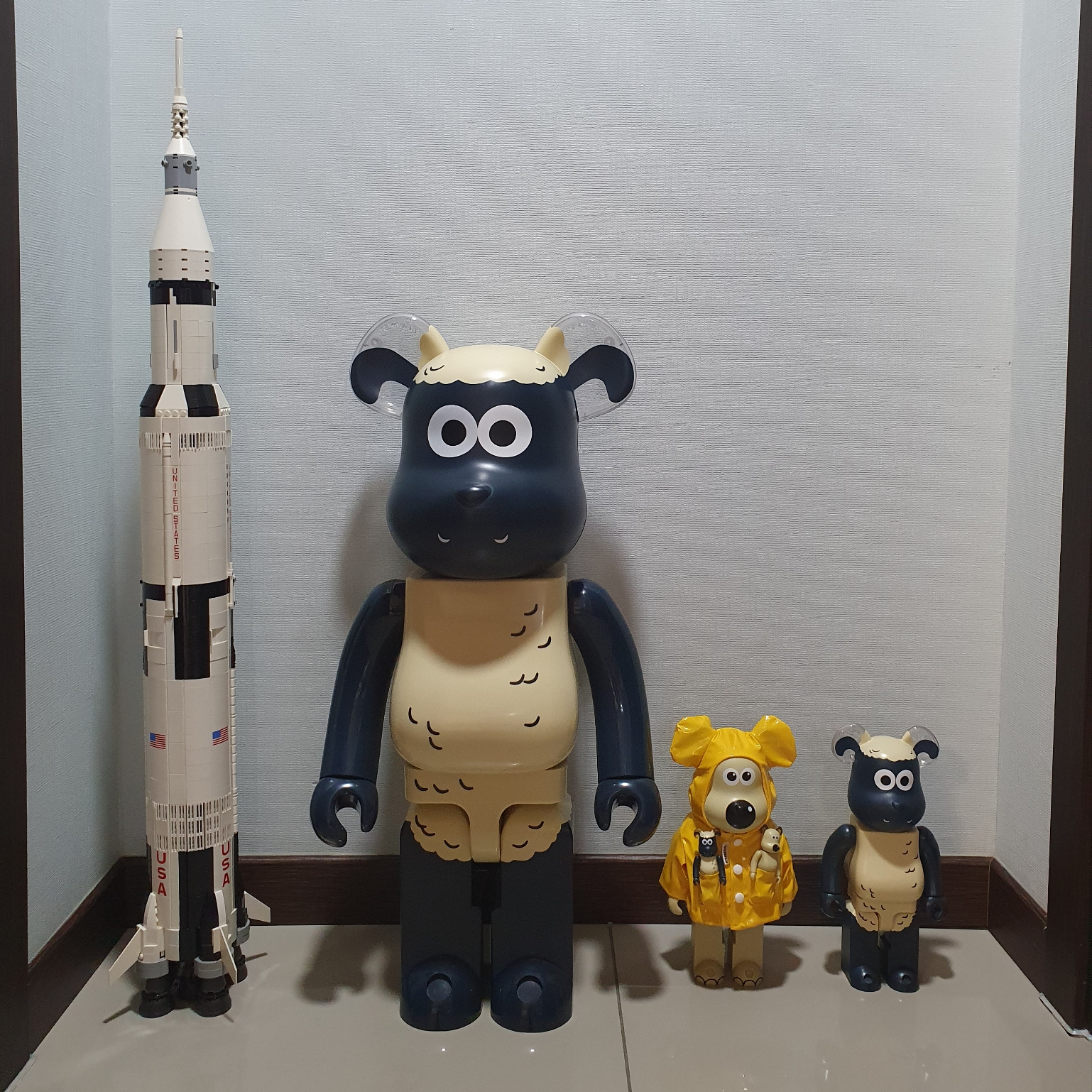 Bearbrick Shaun The Sheep 100% & 400% Set, Bearbrick Shaun The Sheep 1000% 착용 스타일