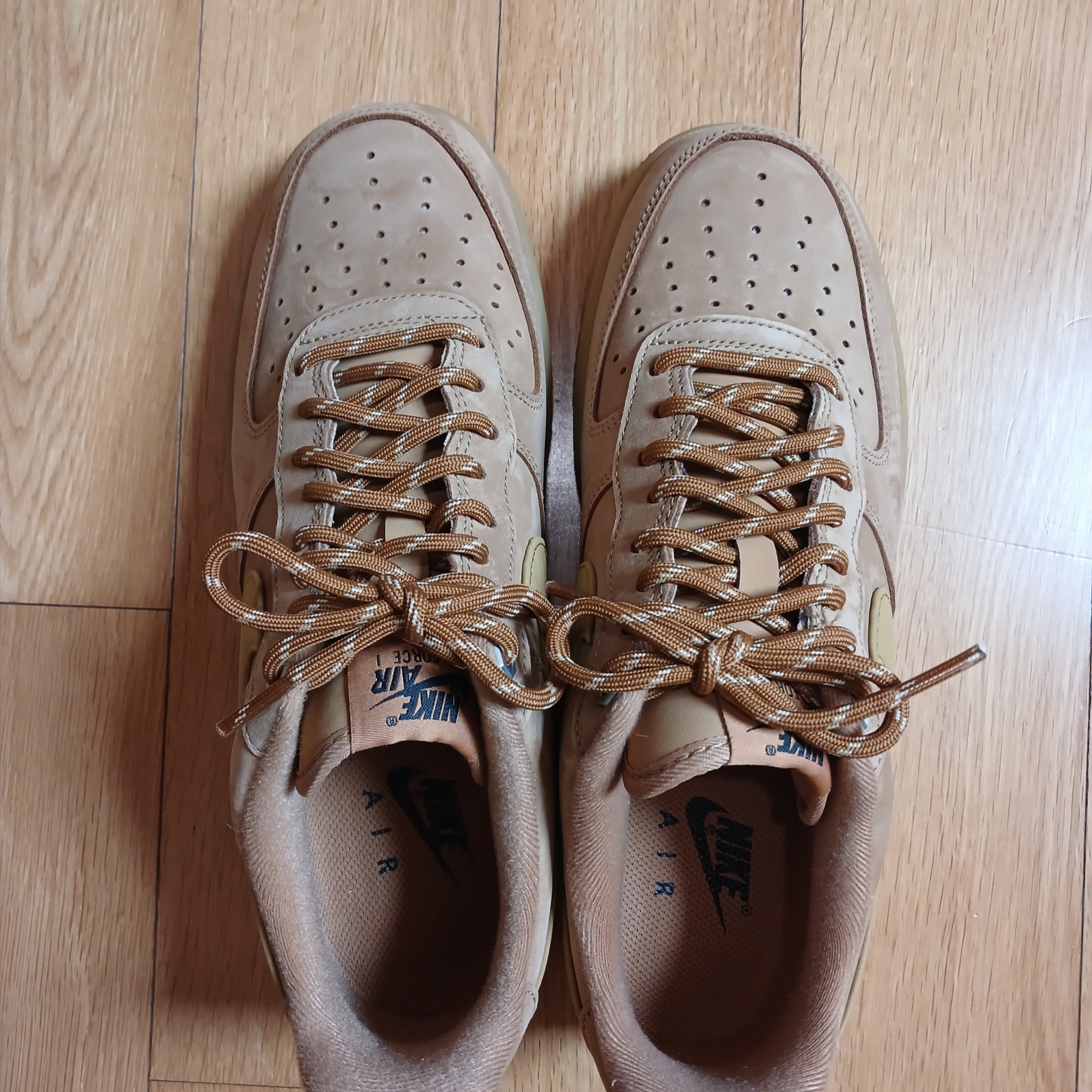 Nike Air Force 1 '07 WB Flax 착용 스타일