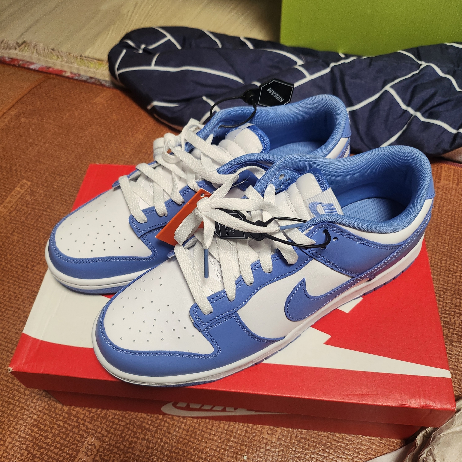 Nike Dunk Low Retro White Polar Blue 착용 스타일
