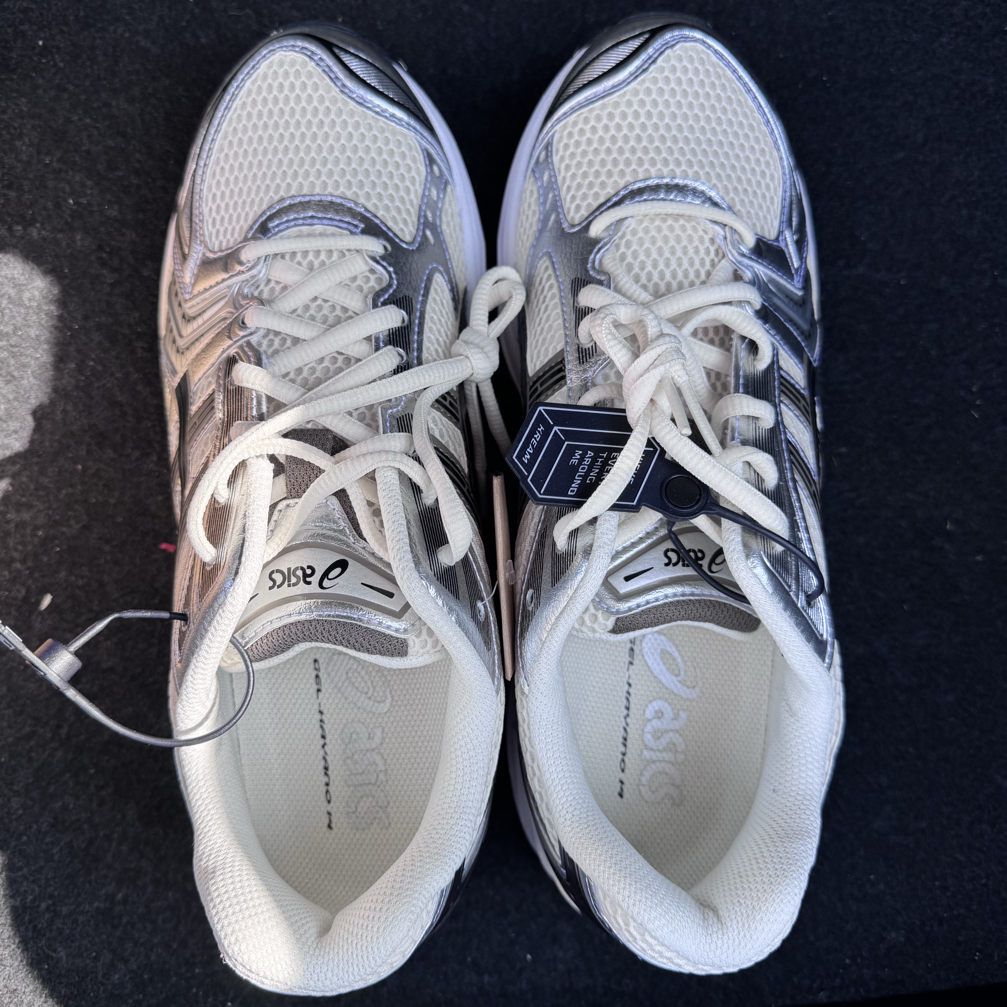 Asics Gel-Kayano 14 Cream Black 착용 스타일 - 2