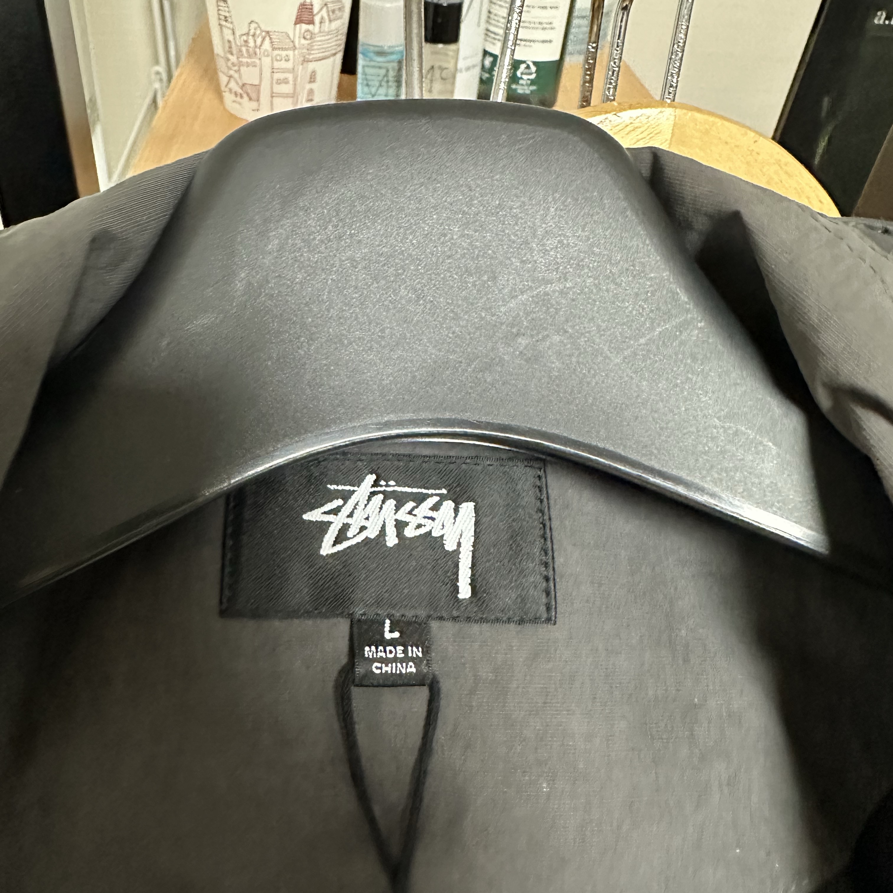 Stussy Wave Dye Beach Shell Jacket Black 착용 스타일 - 1