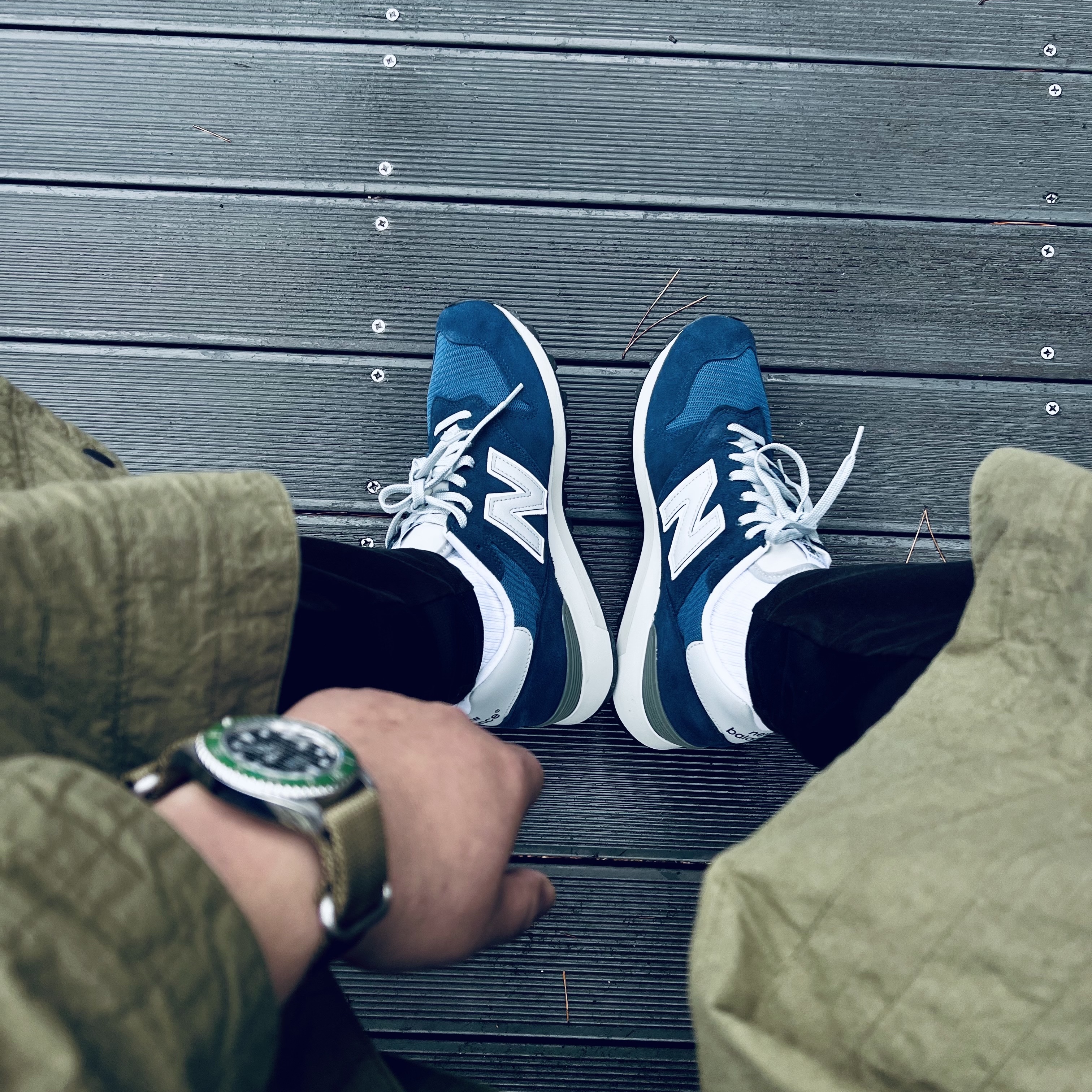 New Balance 1300 Made in USA Navy Grey 착용 스타일 - 1