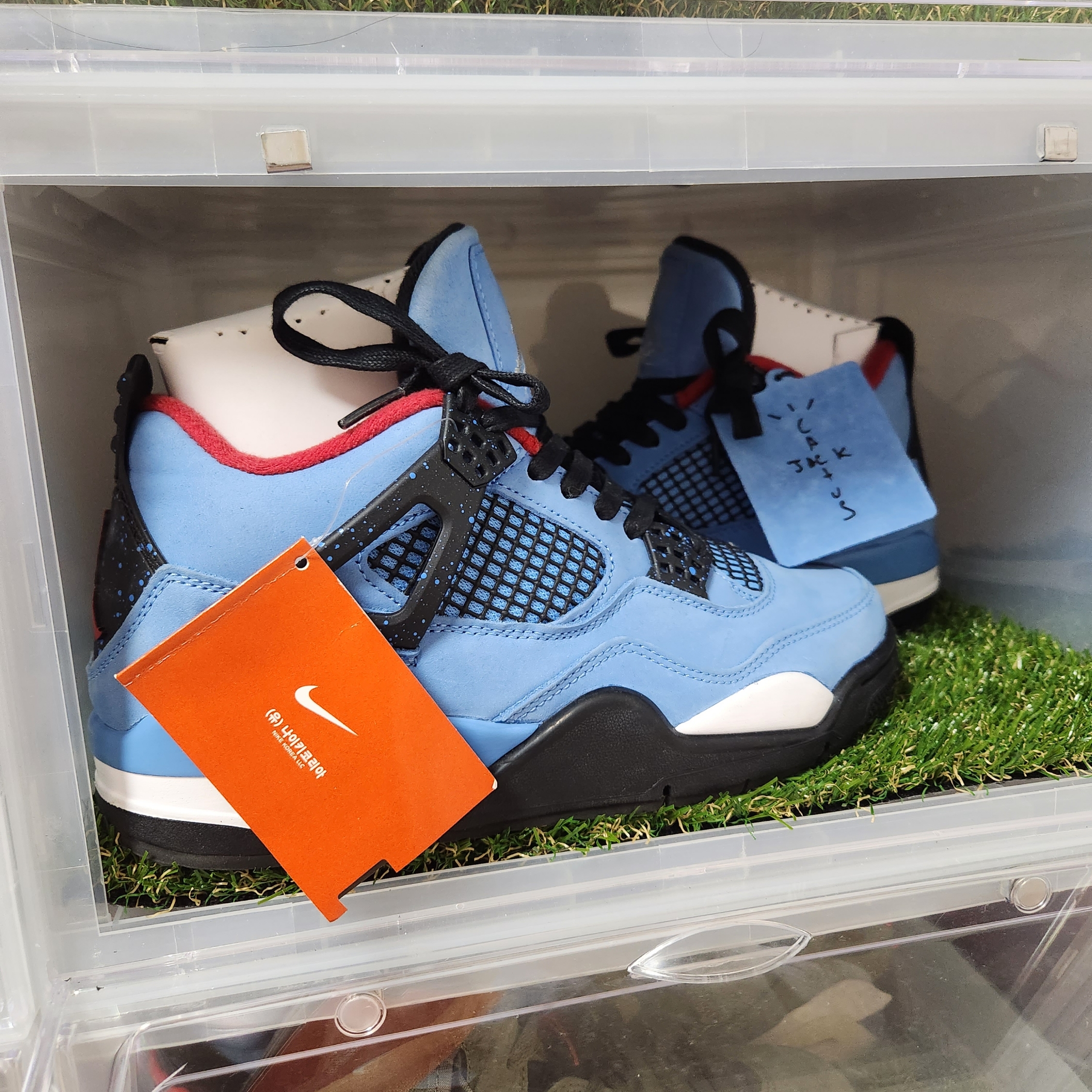 Jordan 4 x Travis Scott Retro Cactus Jack 착용 스타일